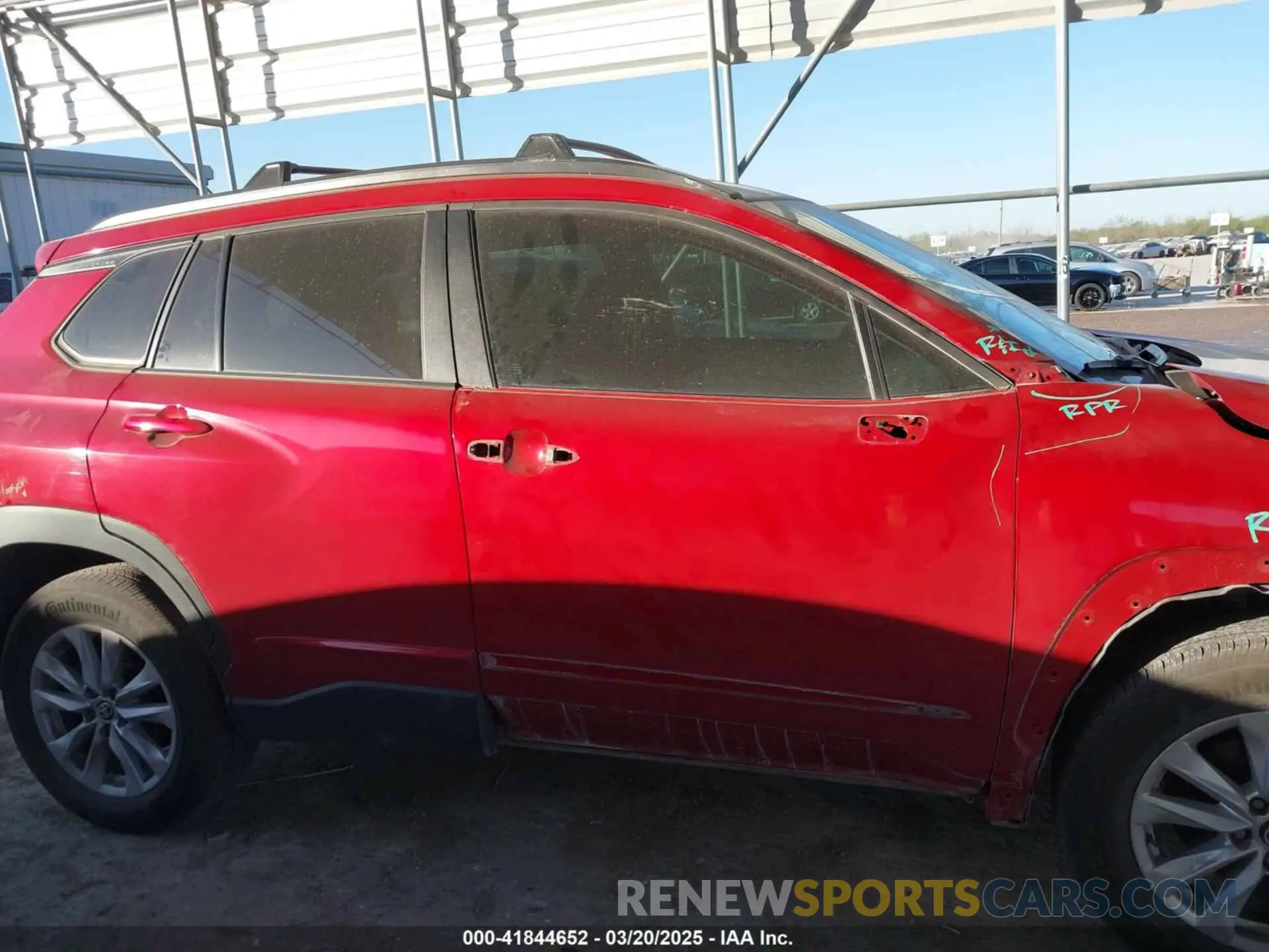 14 fotografías del automóvil dañado 7MUCAABG8NV038550 TOYOTA COROLLA CROSS 2022