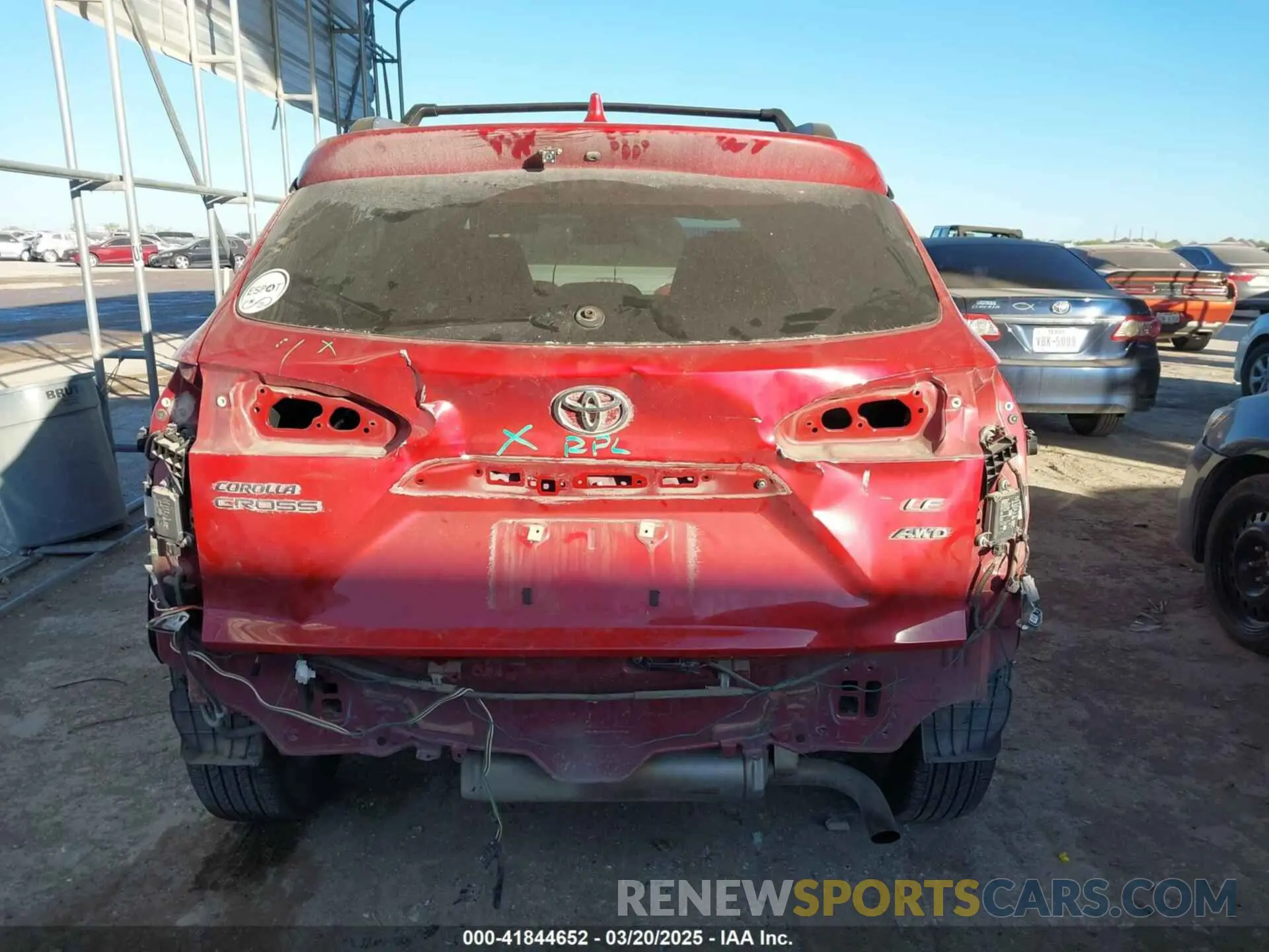 17 fotografías del automóvil dañado 7MUCAABG8NV038550 TOYOTA COROLLA CROSS 2022