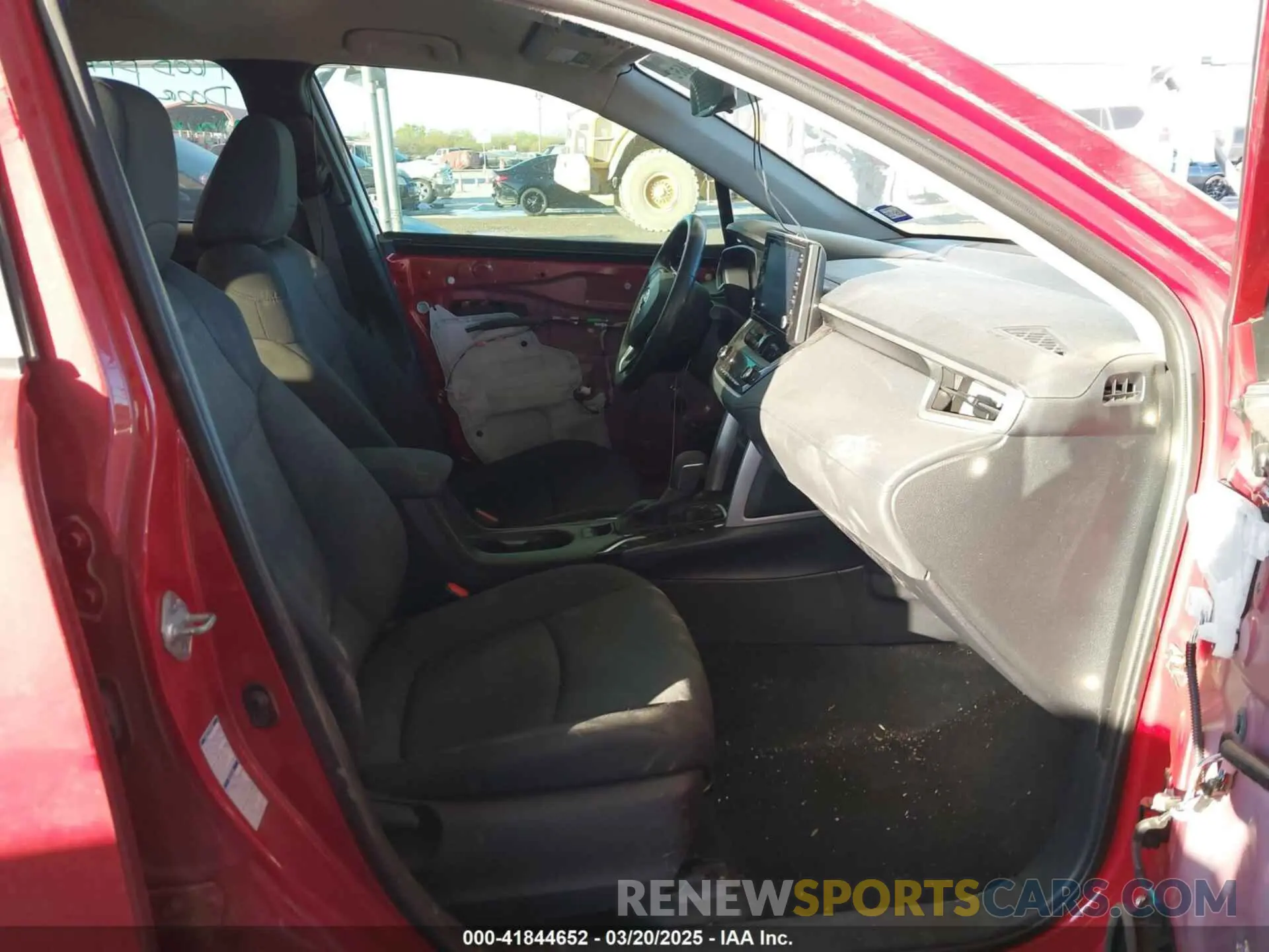 5 fotografías del automóvil dañado 7MUCAABG8NV038550 TOYOTA COROLLA CROSS 2022