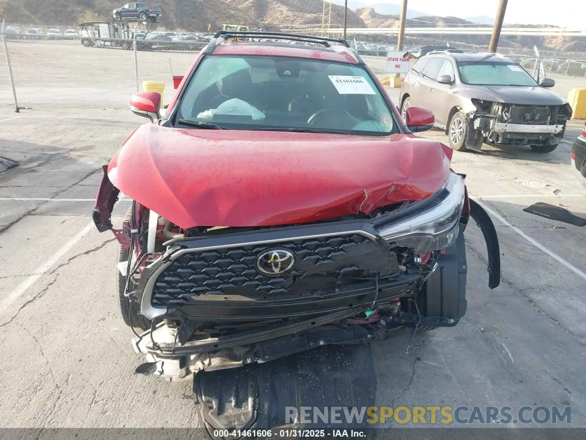 13 fotografías del automóvil dañado 7MUDAAAG0NV037107 TOYOTA COROLLA CROSS 2022