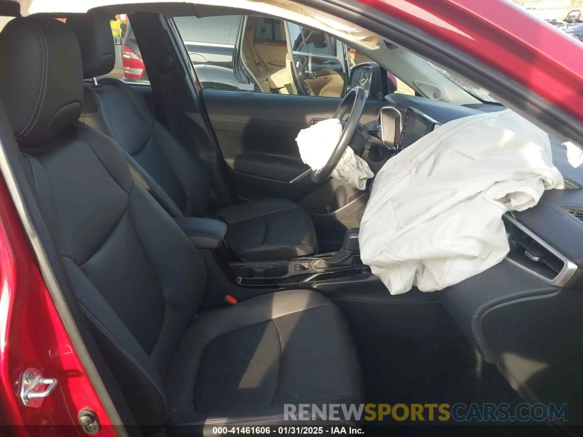 5 fotografías del automóvil dañado 7MUDAAAG0NV037107 TOYOTA COROLLA CROSS 2022