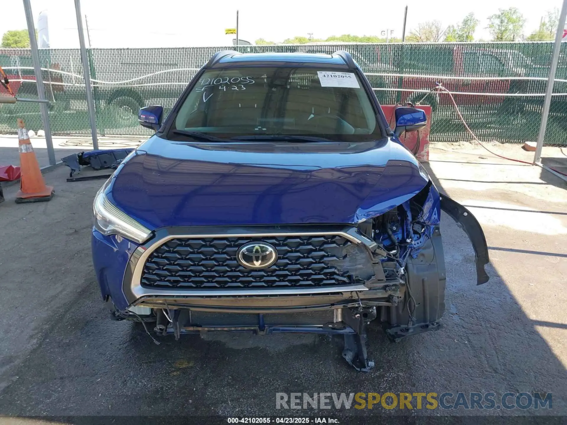 13 fotografías del automóvil dañado 7MUDAABG0NV004896 TOYOTA COROLLA CROSS 2022