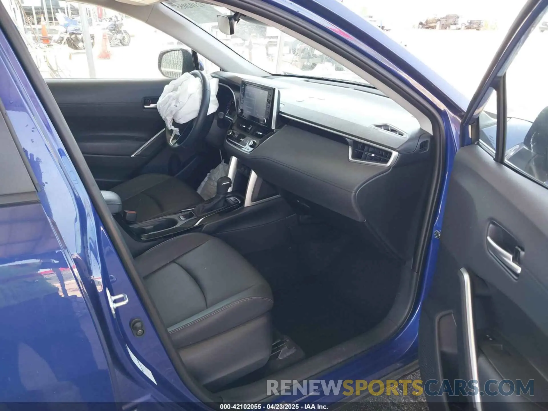 5 fotografías del automóvil dañado 7MUDAABG0NV004896 TOYOTA COROLLA CROSS 2022