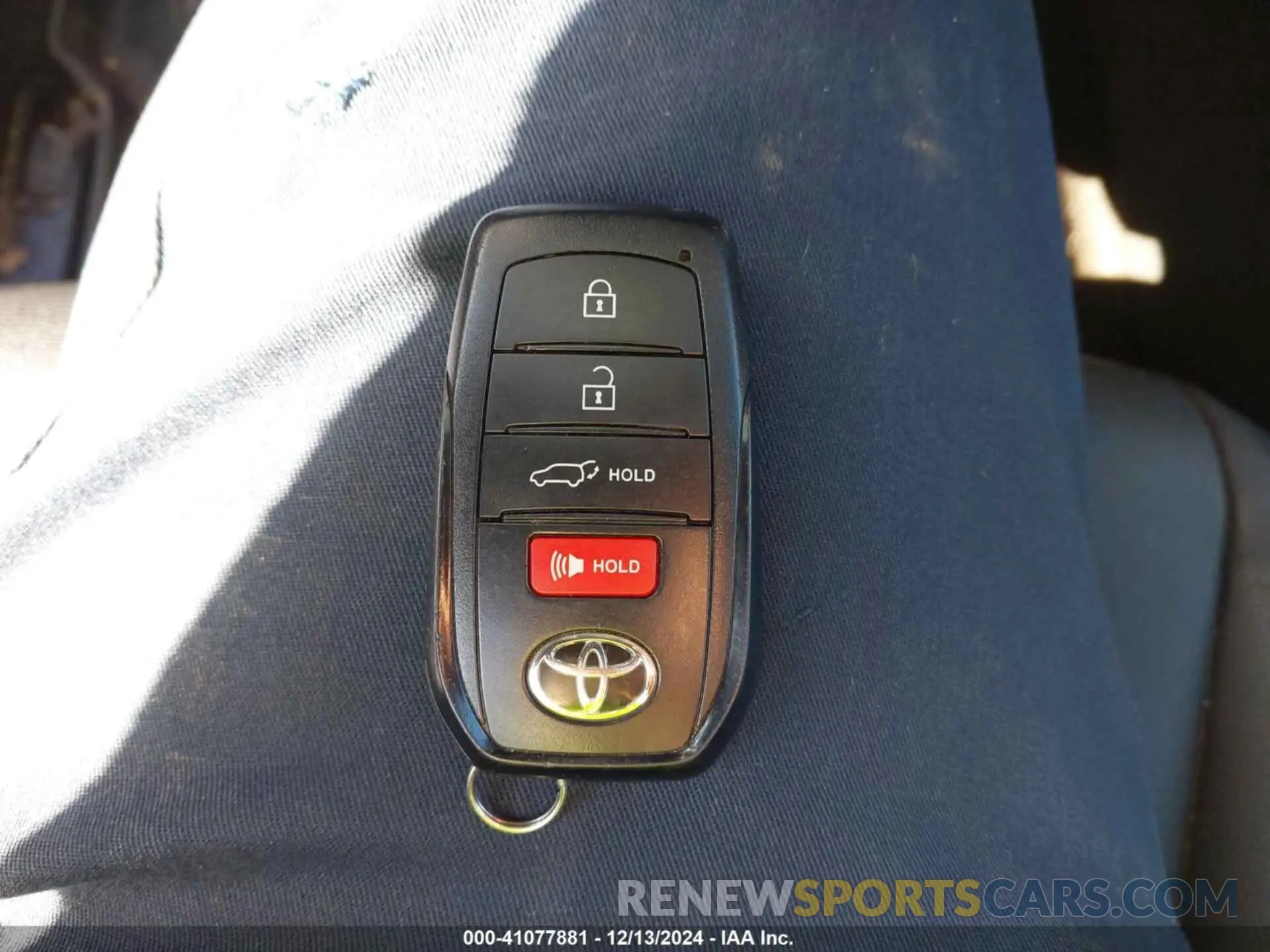 11 fotografías del automóvil dañado 7MUDAABG9NV012804 TOYOTA COROLLA CROSS 2022