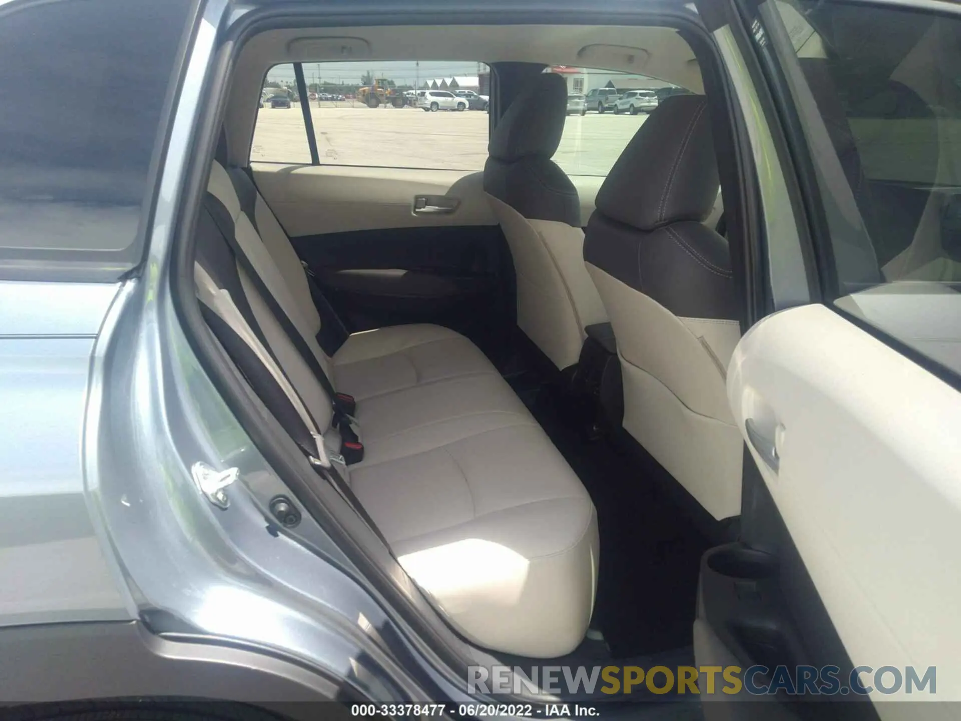 8 fotografías del automóvil dañado 7MUEAAAG3NV012433 TOYOTA COROLLA CROSS 2022