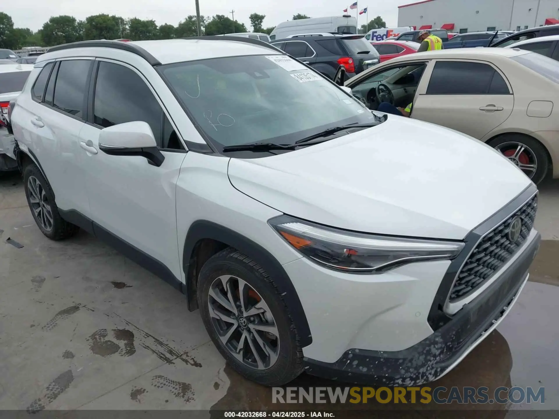 1 fotografías del automóvil dañado 7MUEAAAG9NV036235 TOYOTA COROLLA CROSS 2022