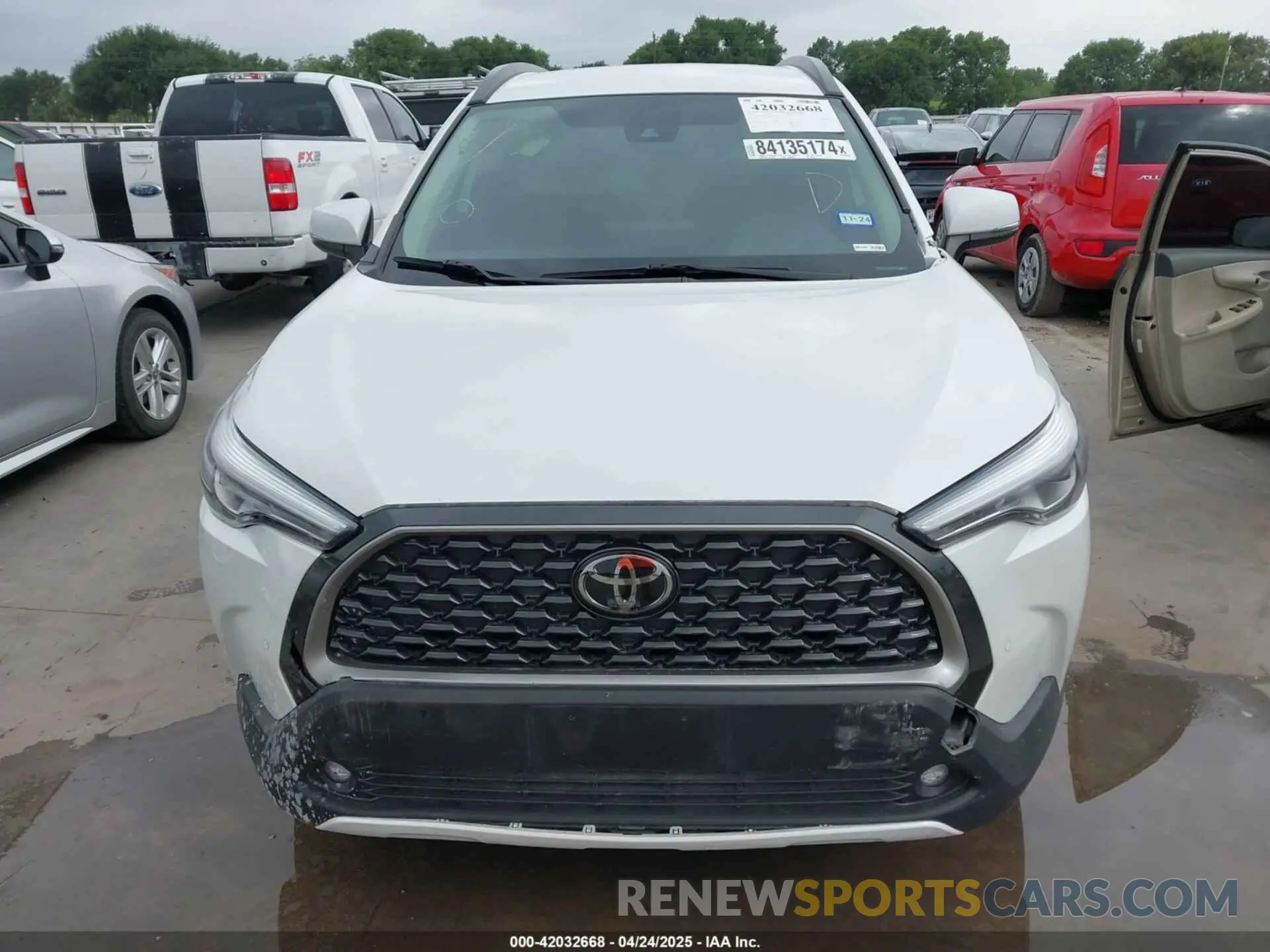 13 fotografías del automóvil dañado 7MUEAAAG9NV036235 TOYOTA COROLLA CROSS 2022