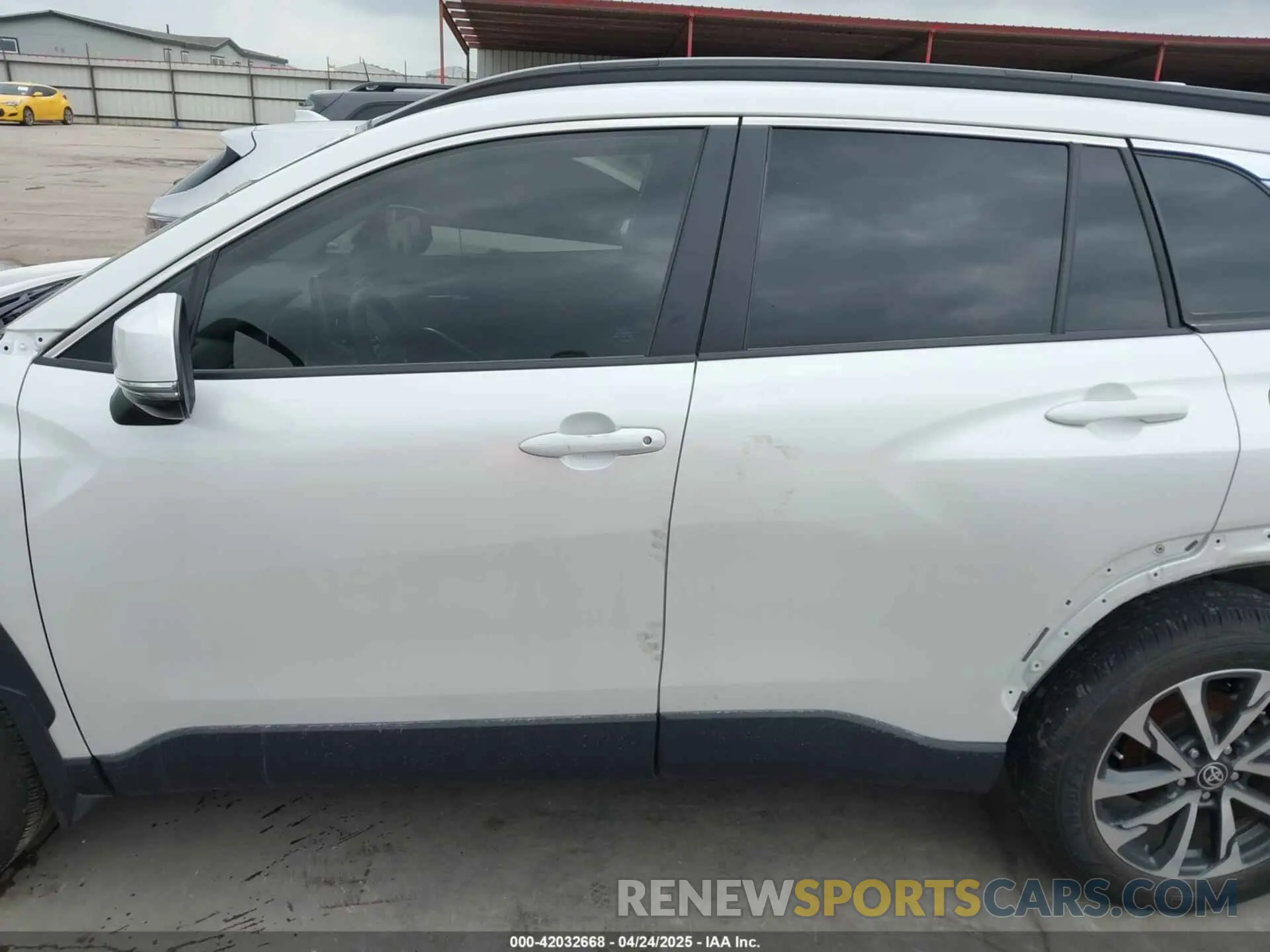 15 fotografías del automóvil dañado 7MUEAAAG9NV036235 TOYOTA COROLLA CROSS 2022