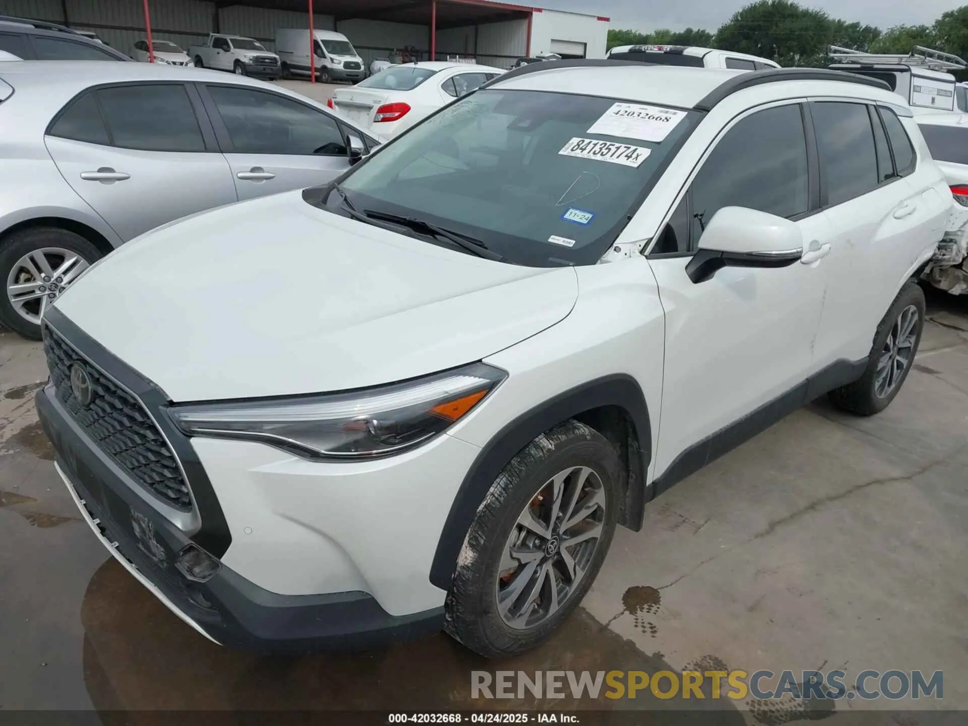 2 fotografías del automóvil dañado 7MUEAAAG9NV036235 TOYOTA COROLLA CROSS 2022