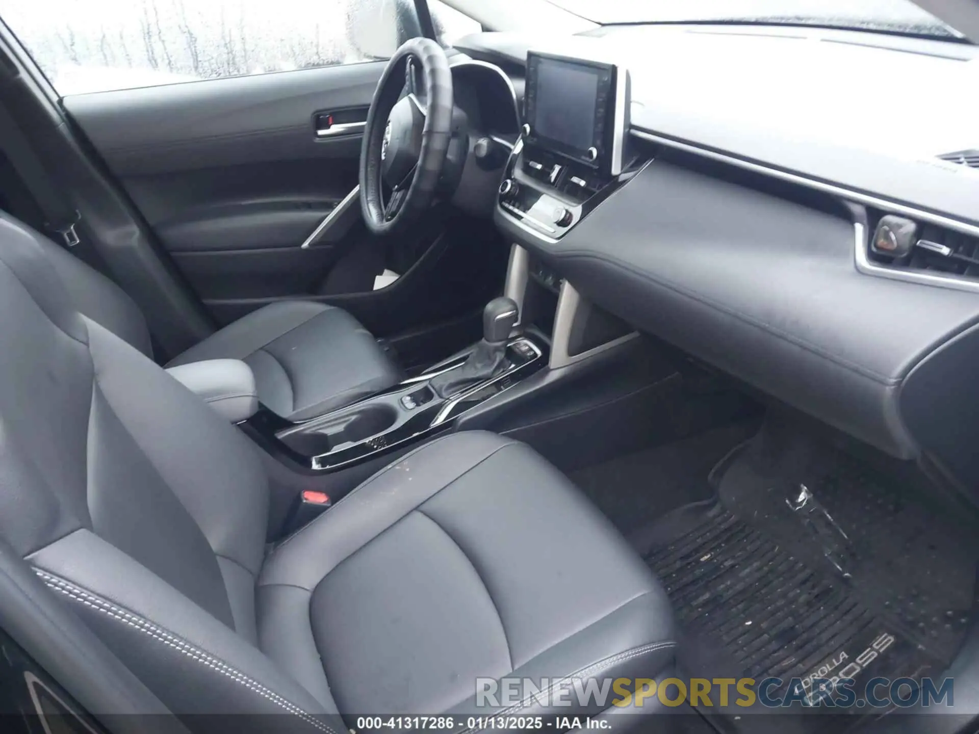 5 fotografías del automóvil dañado 7MUEAABG1NV016544 TOYOTA COROLLA CROSS 2022