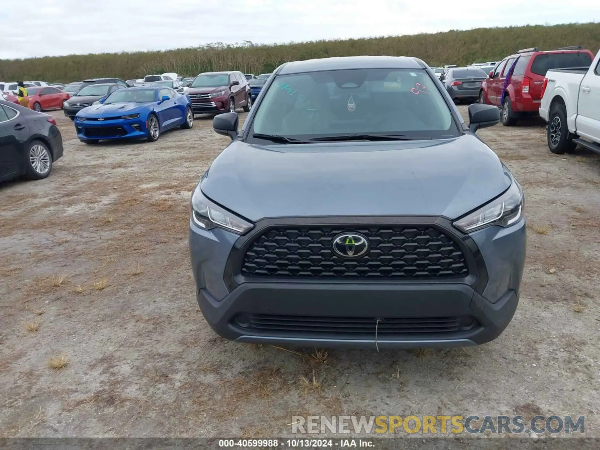 12 fotografías del automóvil dañado 7MUAAAAG0PV054561 TOYOTA COROLLA CROSS 2023