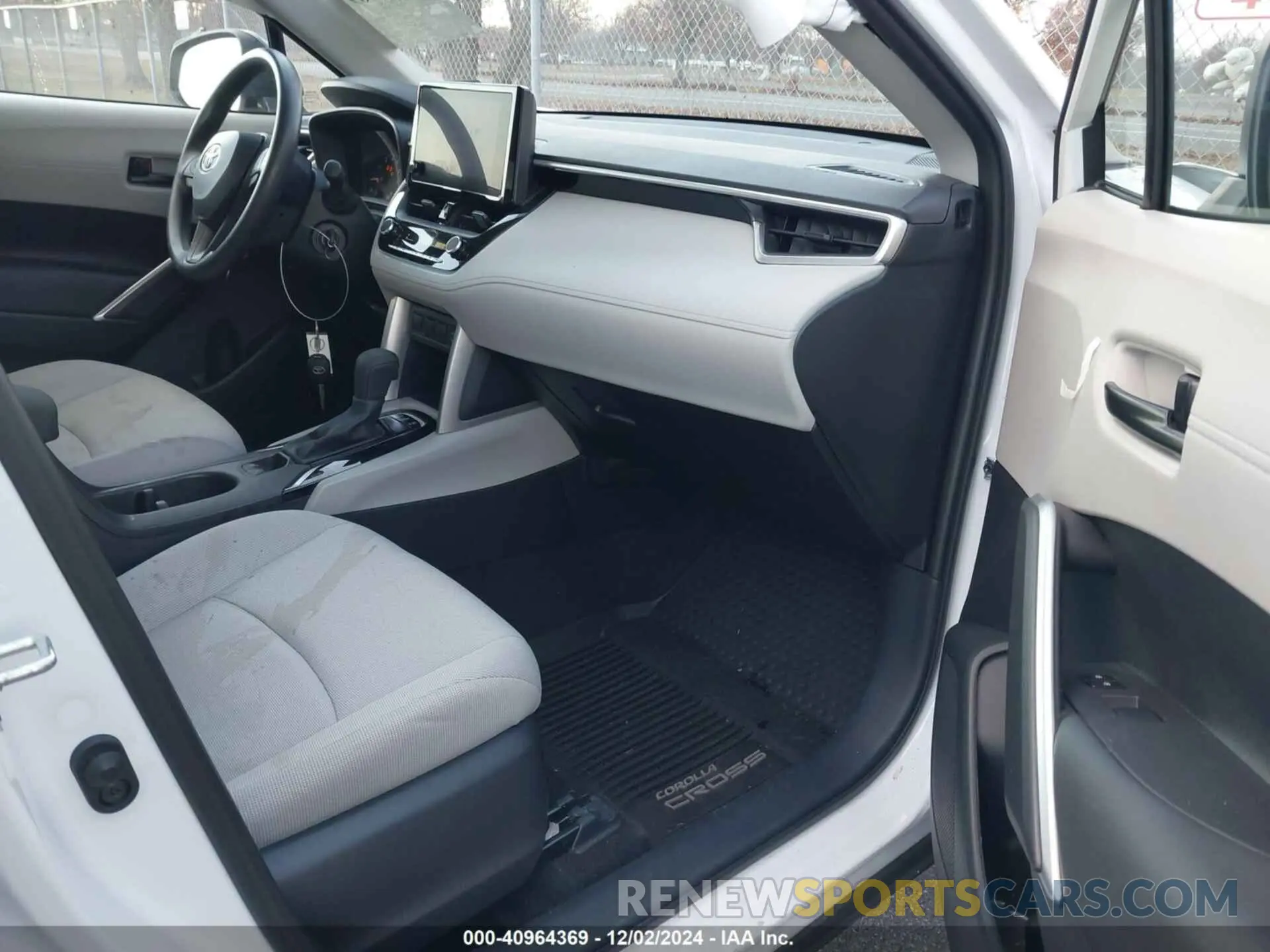 5 fotografías del automóvil dañado 7MUAAABG3PV076309 TOYOTA COROLLA CROSS 2023