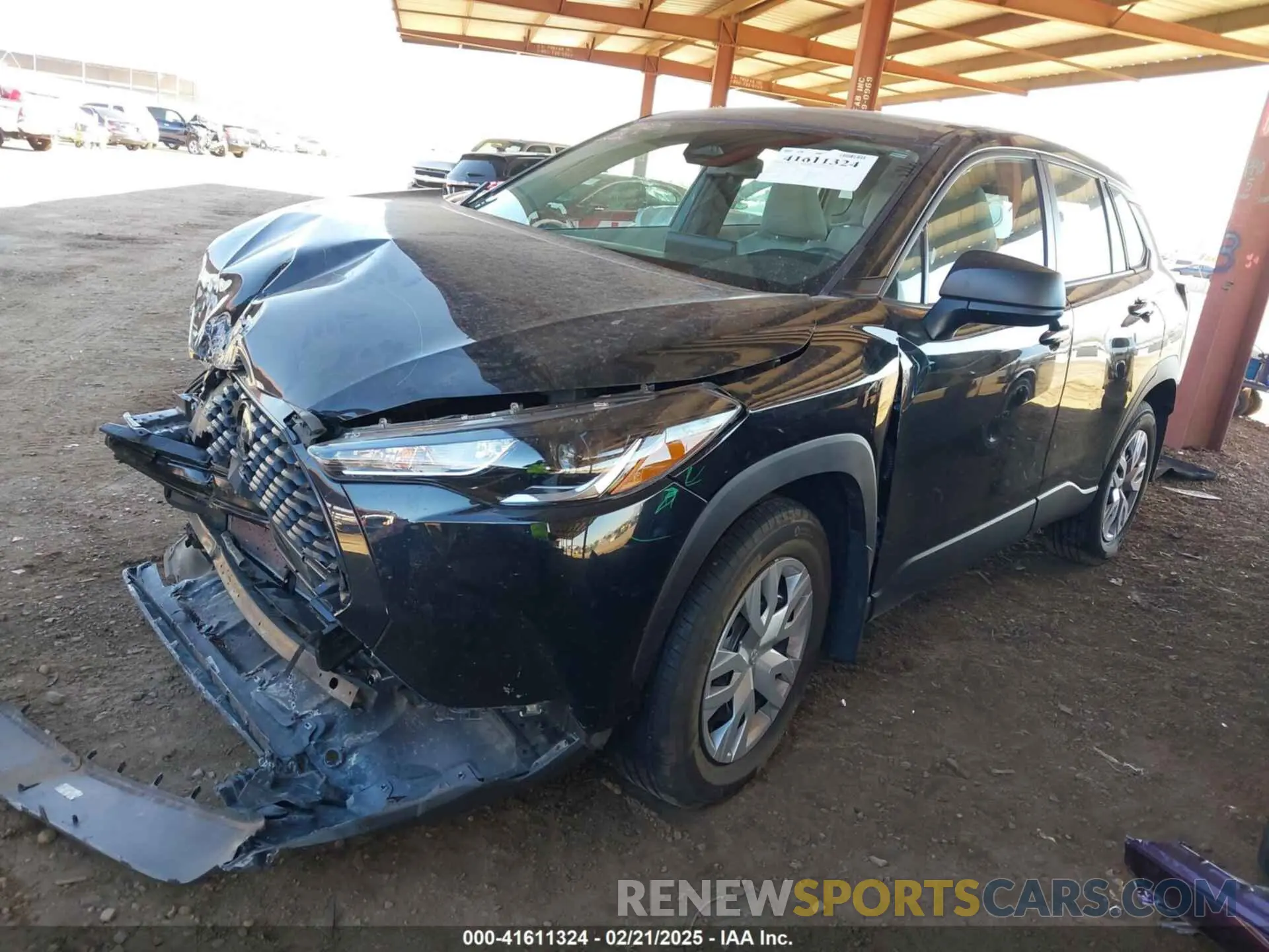 2 fotografías del automóvil dañado 7MUAAABG6PV057656 TOYOTA COROLLA CROSS 2023