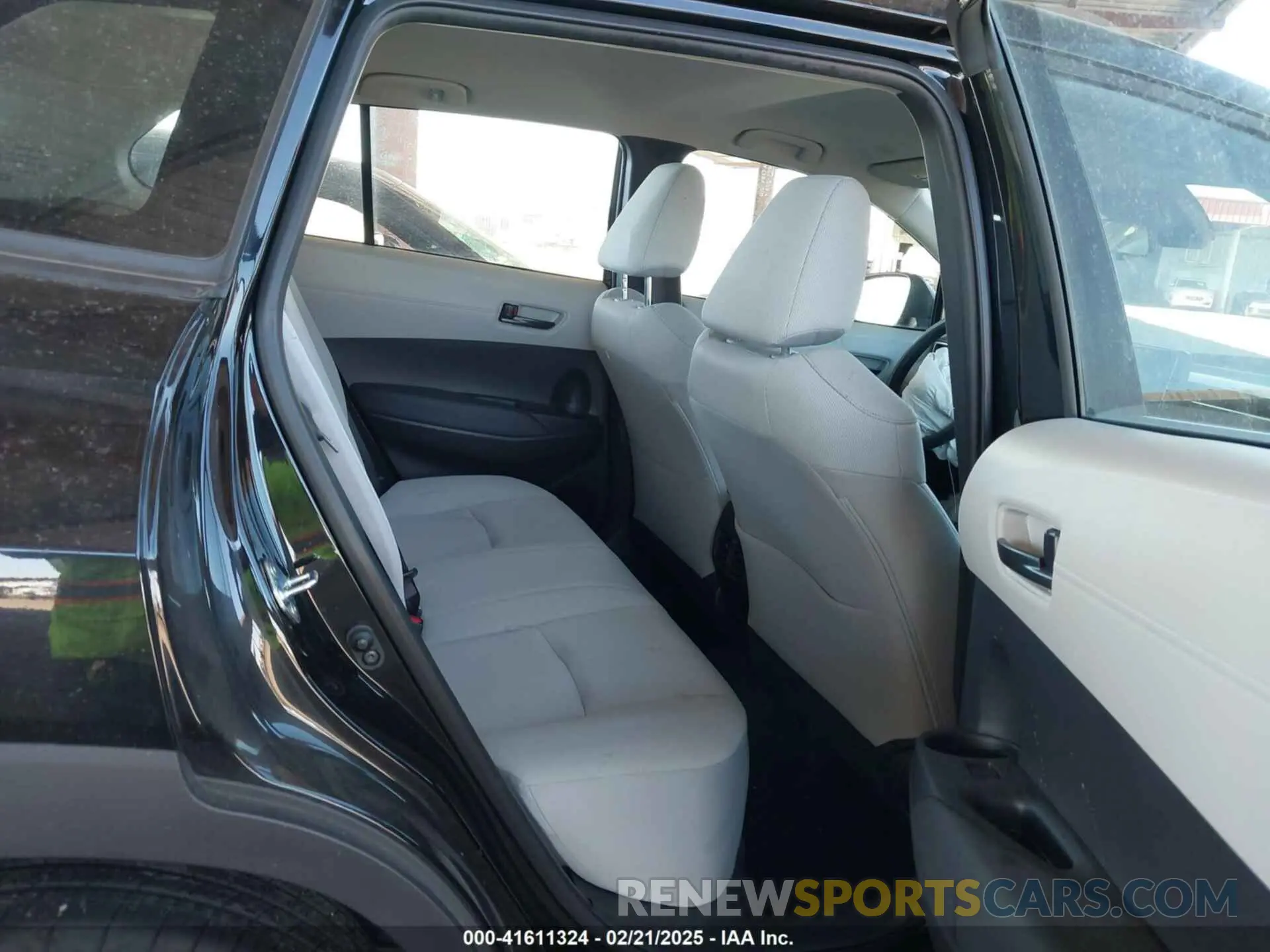 8 fotografías del automóvil dañado 7MUAAABG6PV057656 TOYOTA COROLLA CROSS 2023