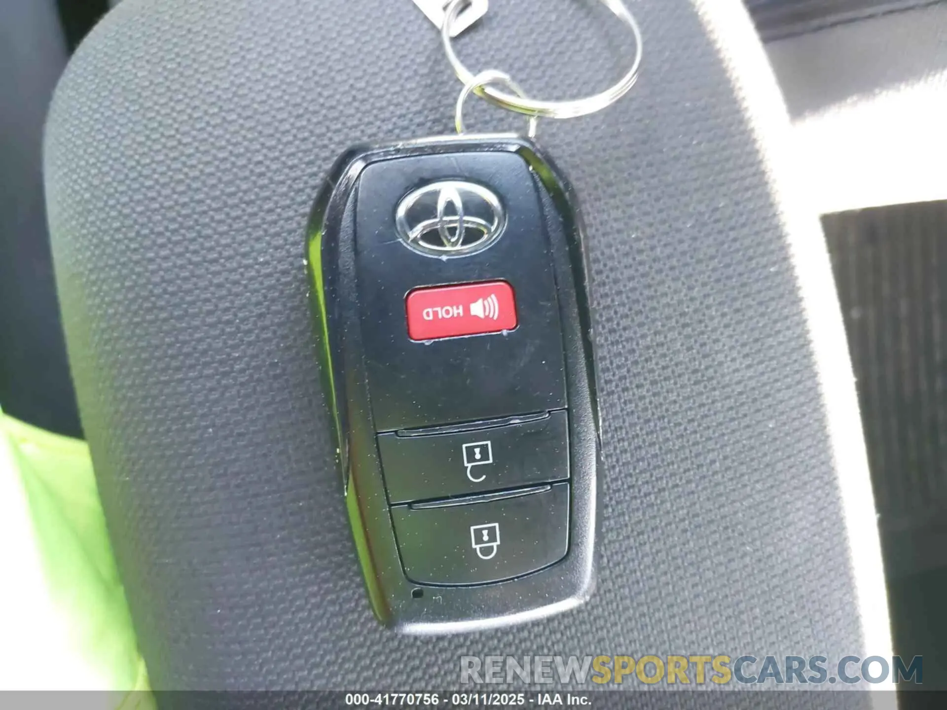 11 fotografías del automóvil dañado 7MUBAAAG5PV068752 TOYOTA COROLLA CROSS 2023