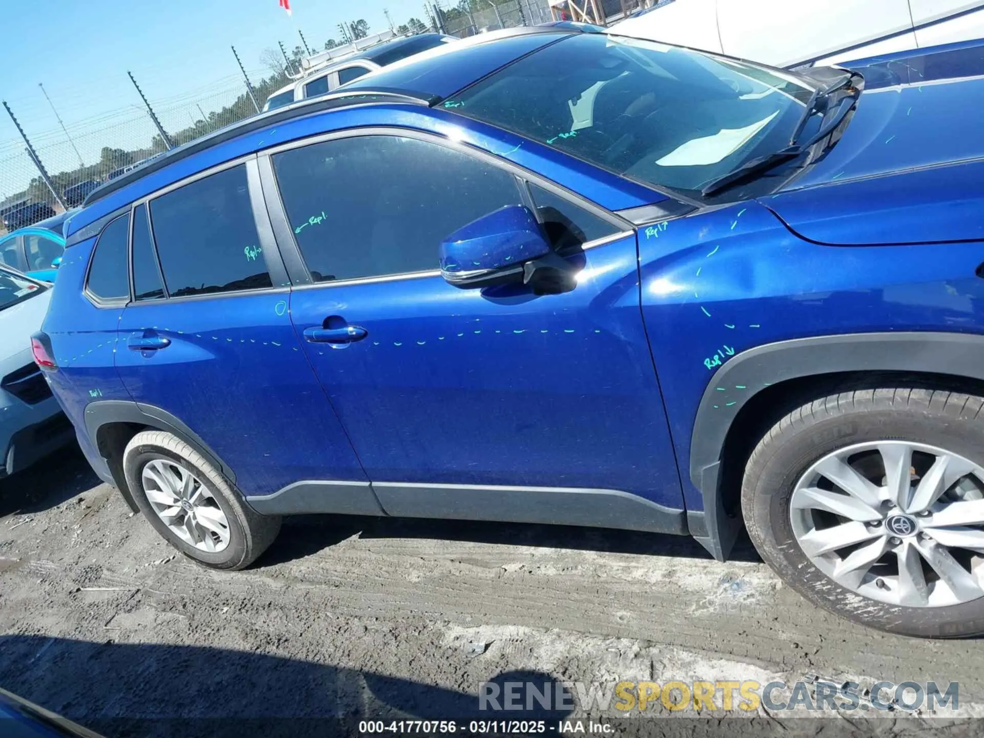 14 fotografías del automóvil dañado 7MUBAAAG5PV068752 TOYOTA COROLLA CROSS 2023