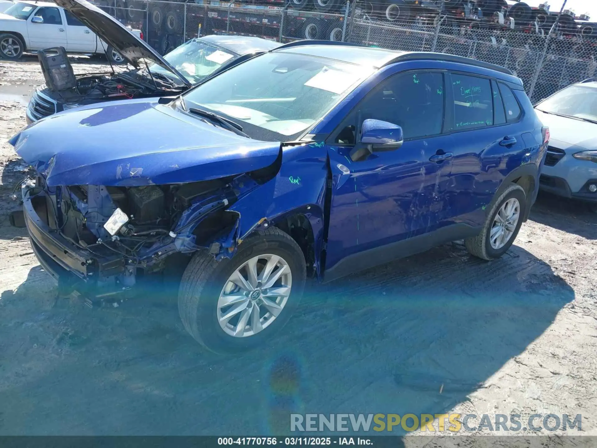 2 fotografías del automóvil dañado 7MUBAAAG5PV068752 TOYOTA COROLLA CROSS 2023