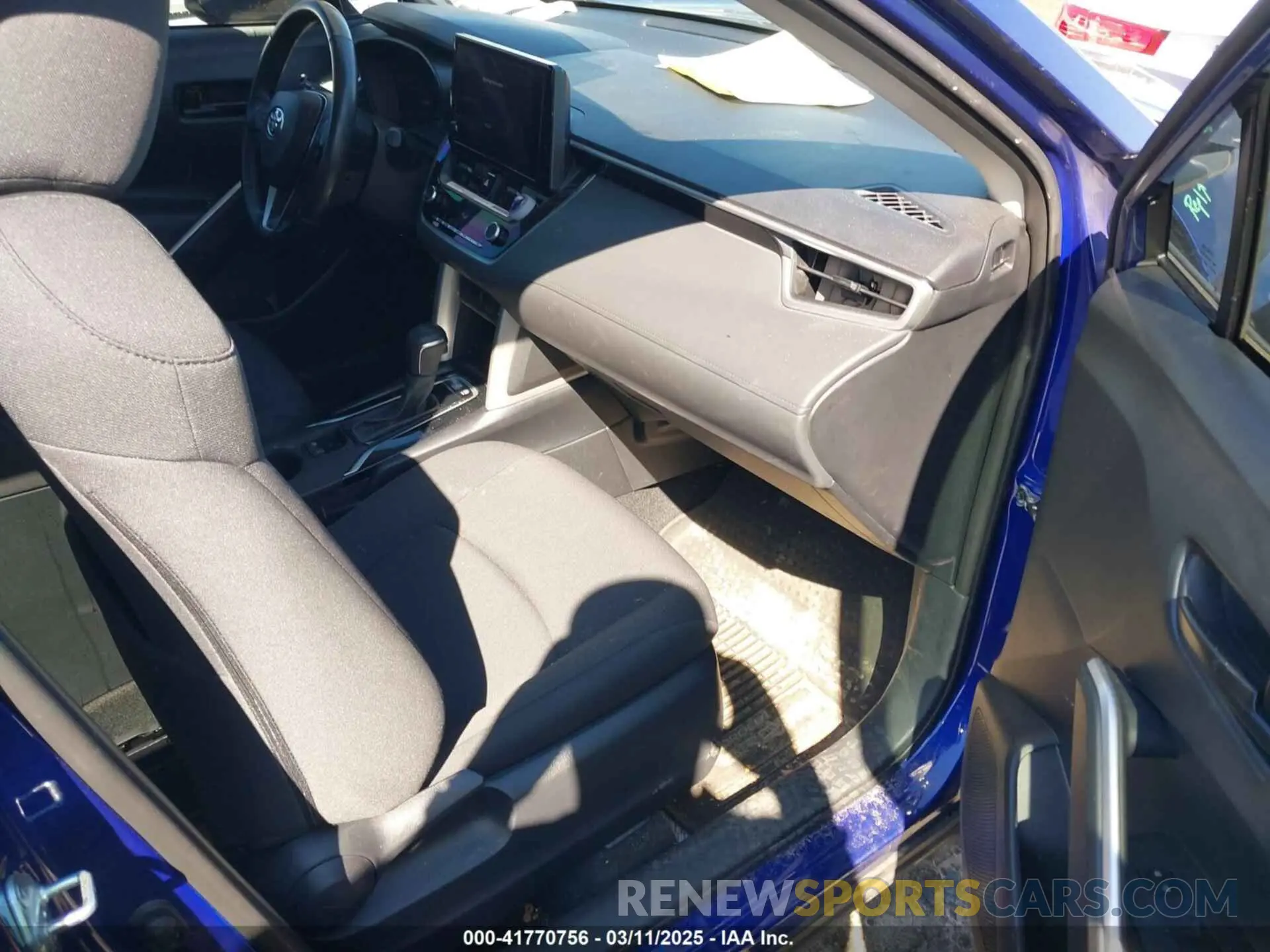5 fotografías del automóvil dañado 7MUBAAAG5PV068752 TOYOTA COROLLA CROSS 2023