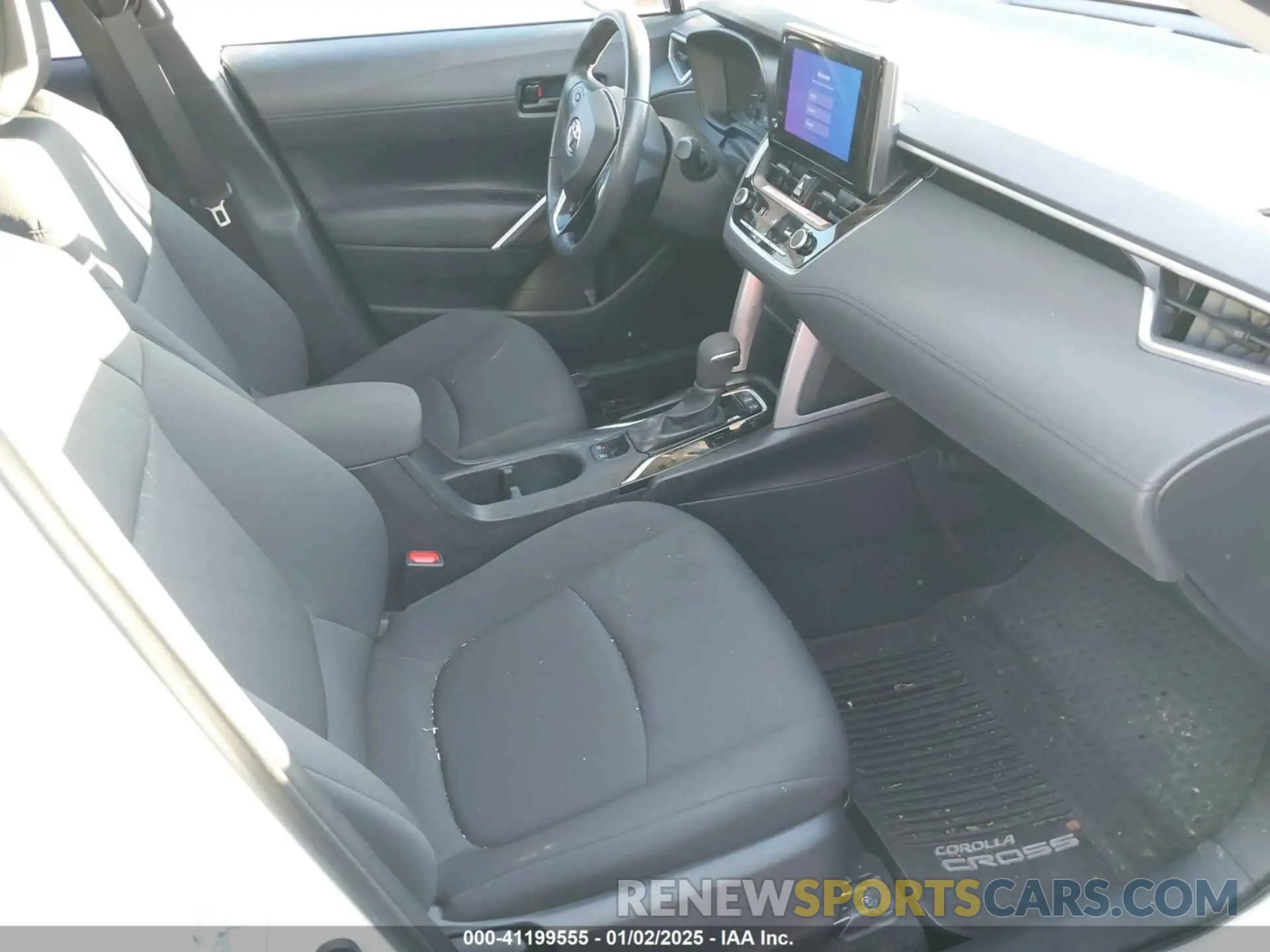 5 fotografías del automóvil dañado 7MUBAAAG7PV070082 TOYOTA COROLLA CROSS 2023