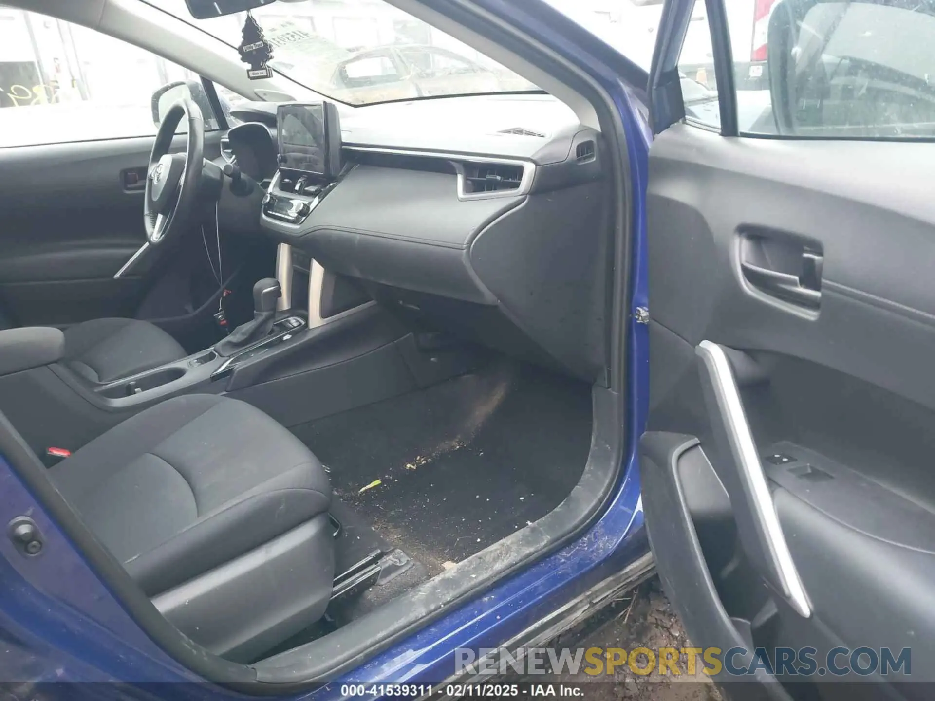 5 fotografías del automóvil dañado 7MUBAABG7PV064085 TOYOTA COROLLA CROSS 2023