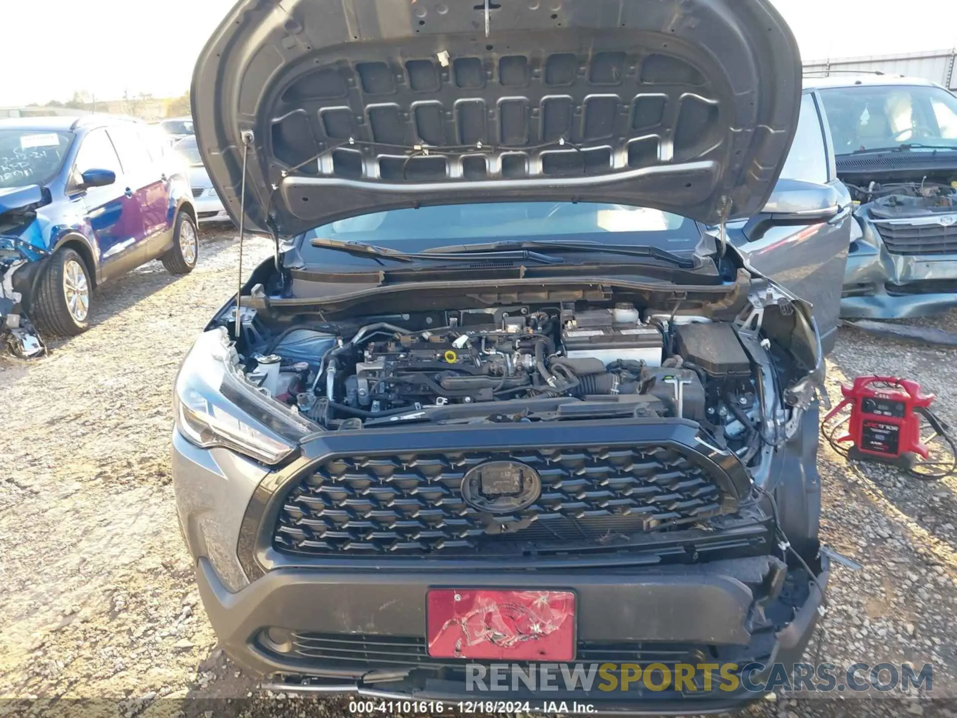 10 fotografías del automóvil dañado 7MUCAAAG0PV059302 TOYOTA COROLLA CROSS 2023