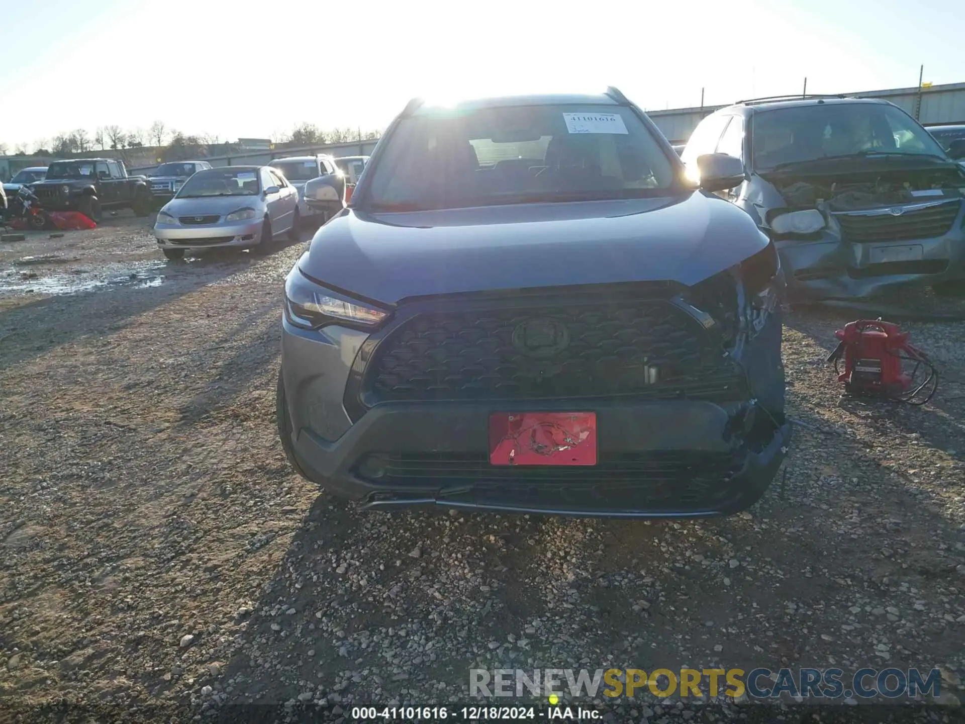 13 fotografías del automóvil dañado 7MUCAAAG0PV059302 TOYOTA COROLLA CROSS 2023