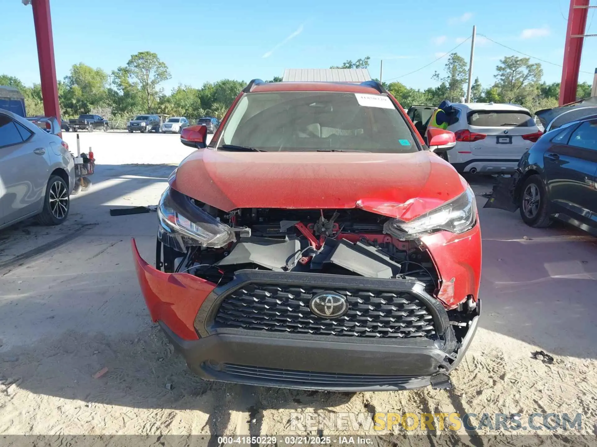 12 fotografías del automóvil dañado 7MUCAAAG1PV046560 TOYOTA COROLLA CROSS 2023