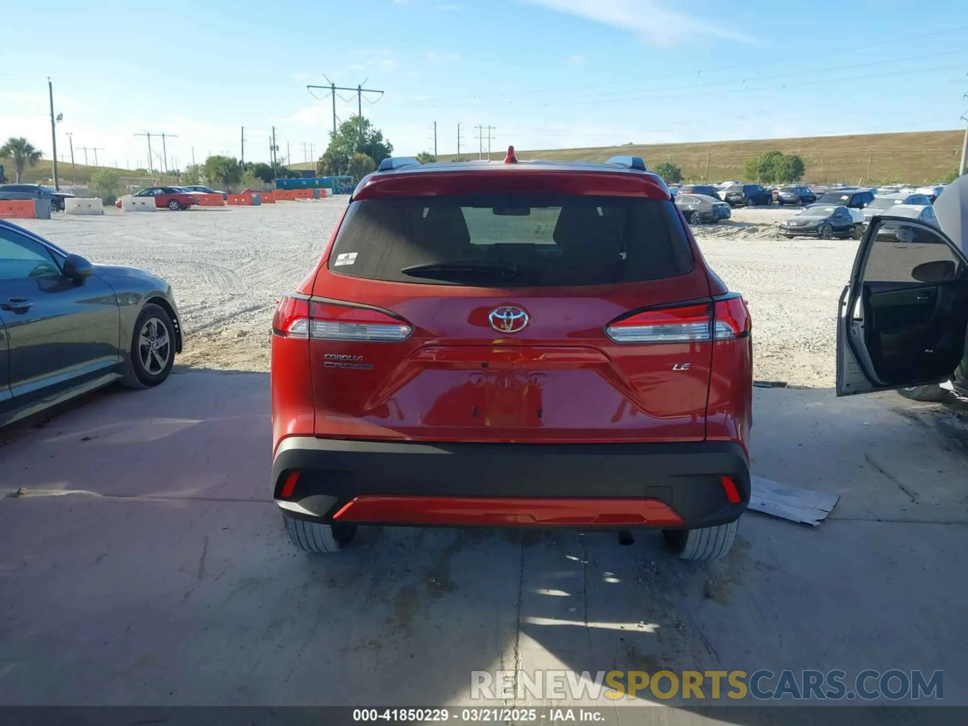 16 fotografías del automóvil dañado 7MUCAAAG1PV046560 TOYOTA COROLLA CROSS 2023