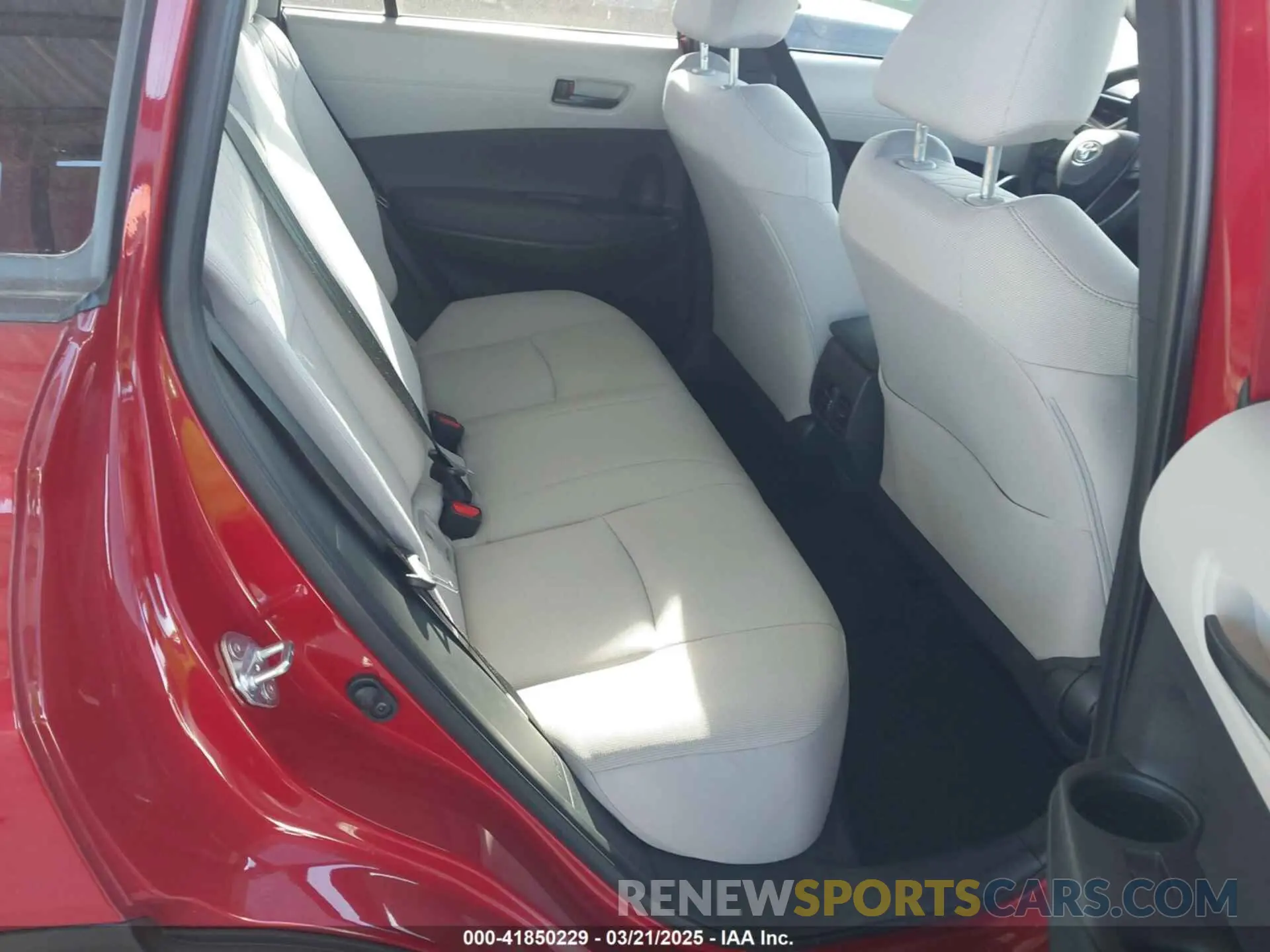 8 fotografías del automóvil dañado 7MUCAAAG1PV046560 TOYOTA COROLLA CROSS 2023