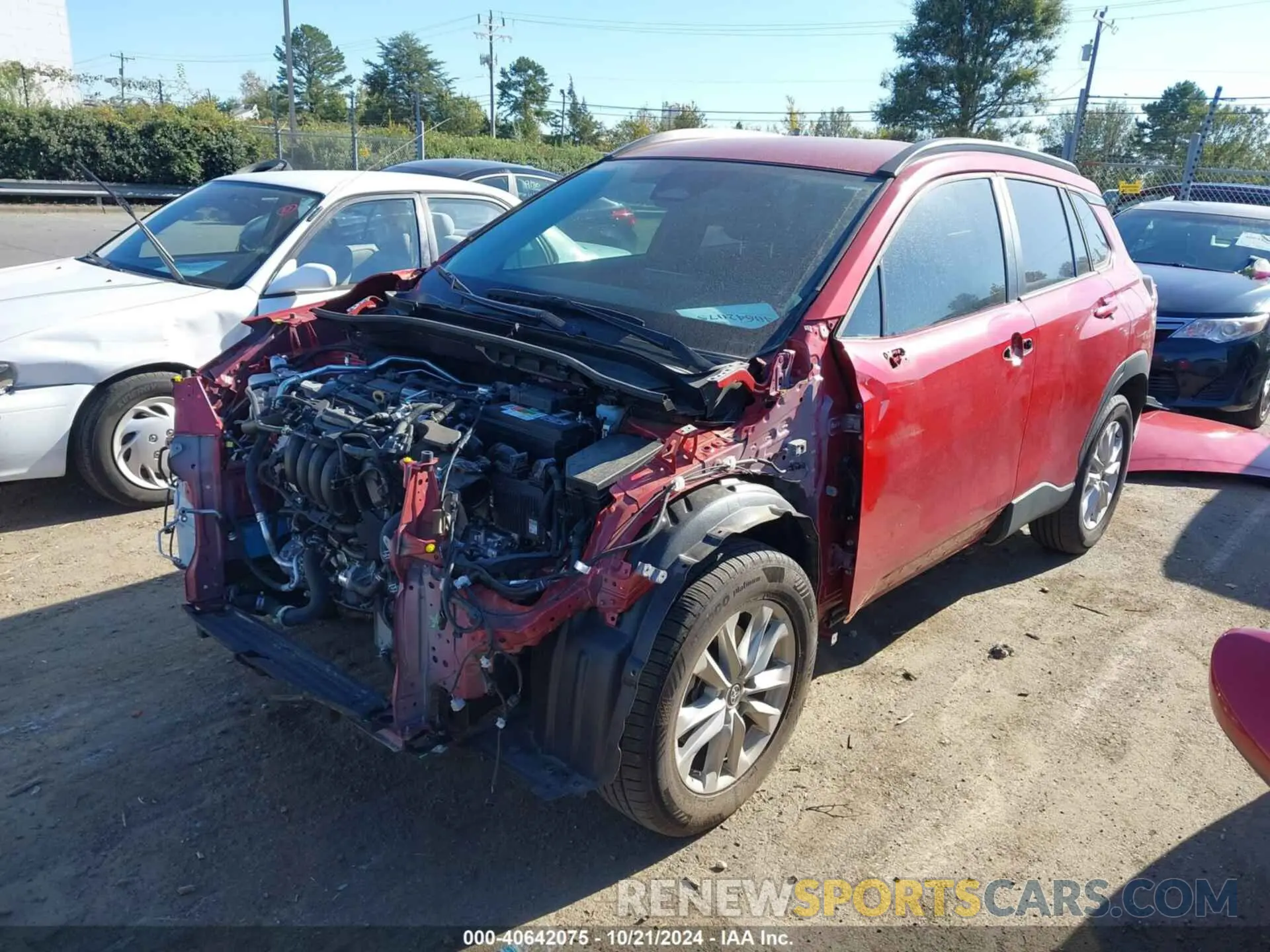 2 fotografías del automóvil dañado 7MUCAAAG3PV040131 TOYOTA COROLLA CROSS 2023