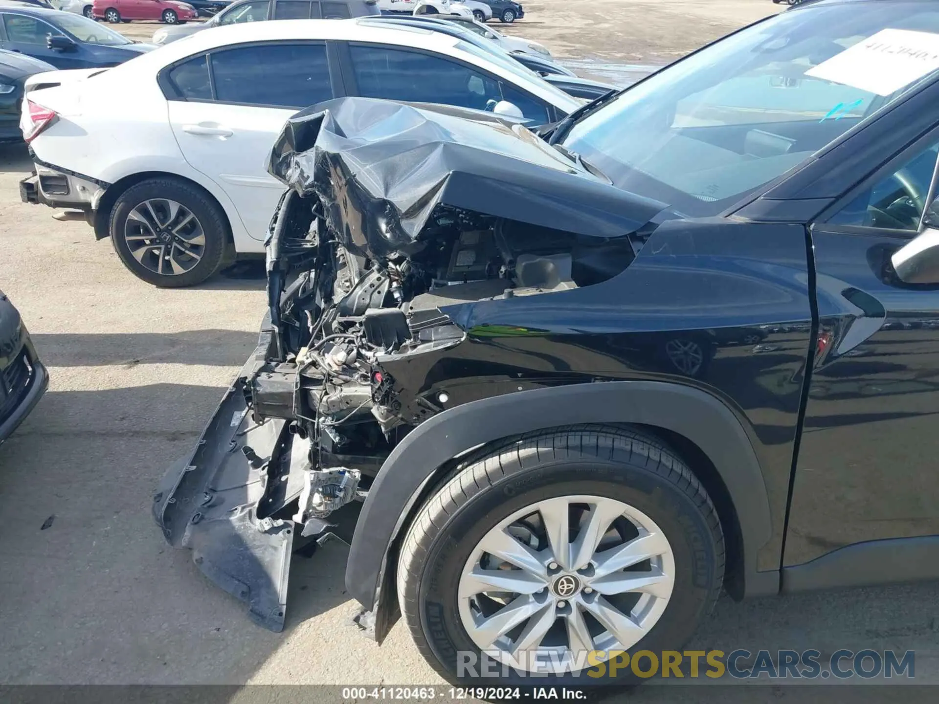 19 fotografías del automóvil dañado 7MUCAAAG3PV058421 TOYOTA COROLLA CROSS 2023