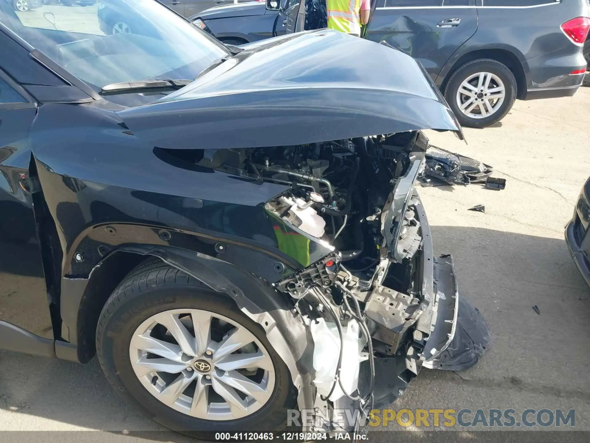 20 fotografías del automóvil dañado 7MUCAAAG3PV058421 TOYOTA COROLLA CROSS 2023