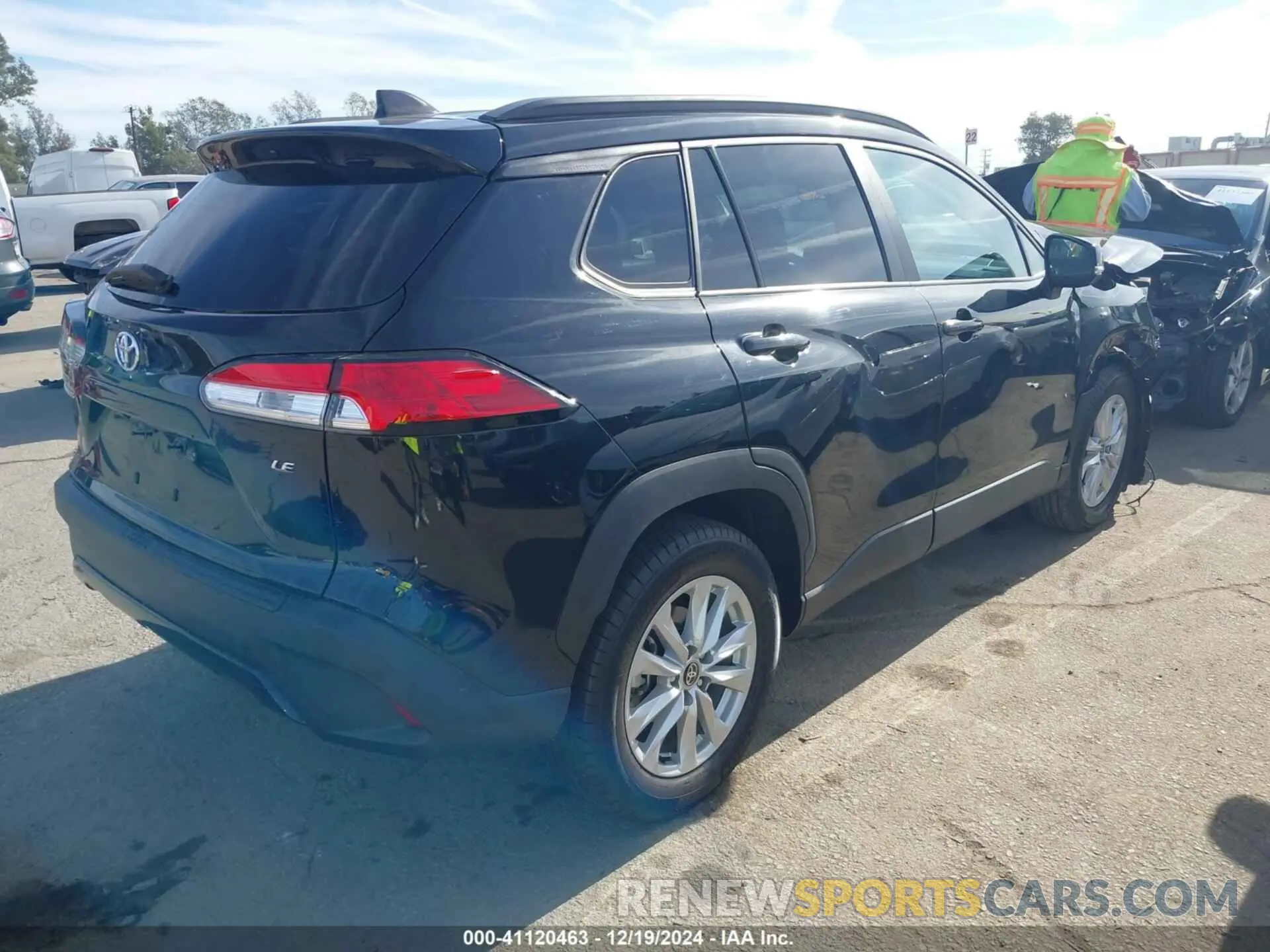 4 fotografías del automóvil dañado 7MUCAAAG3PV058421 TOYOTA COROLLA CROSS 2023