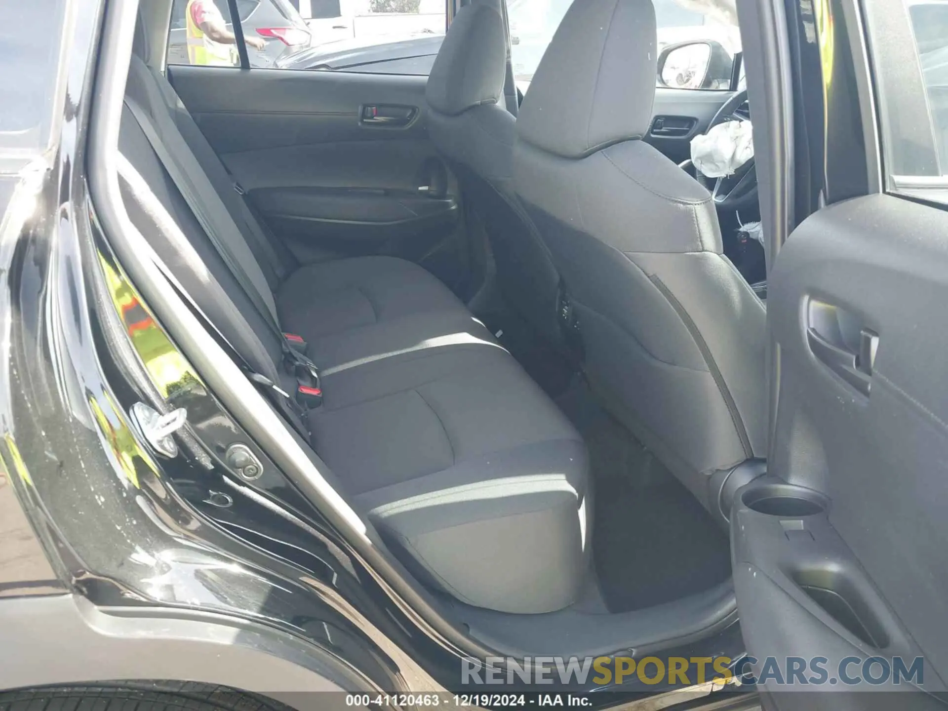 8 fotografías del automóvil dañado 7MUCAAAG3PV058421 TOYOTA COROLLA CROSS 2023