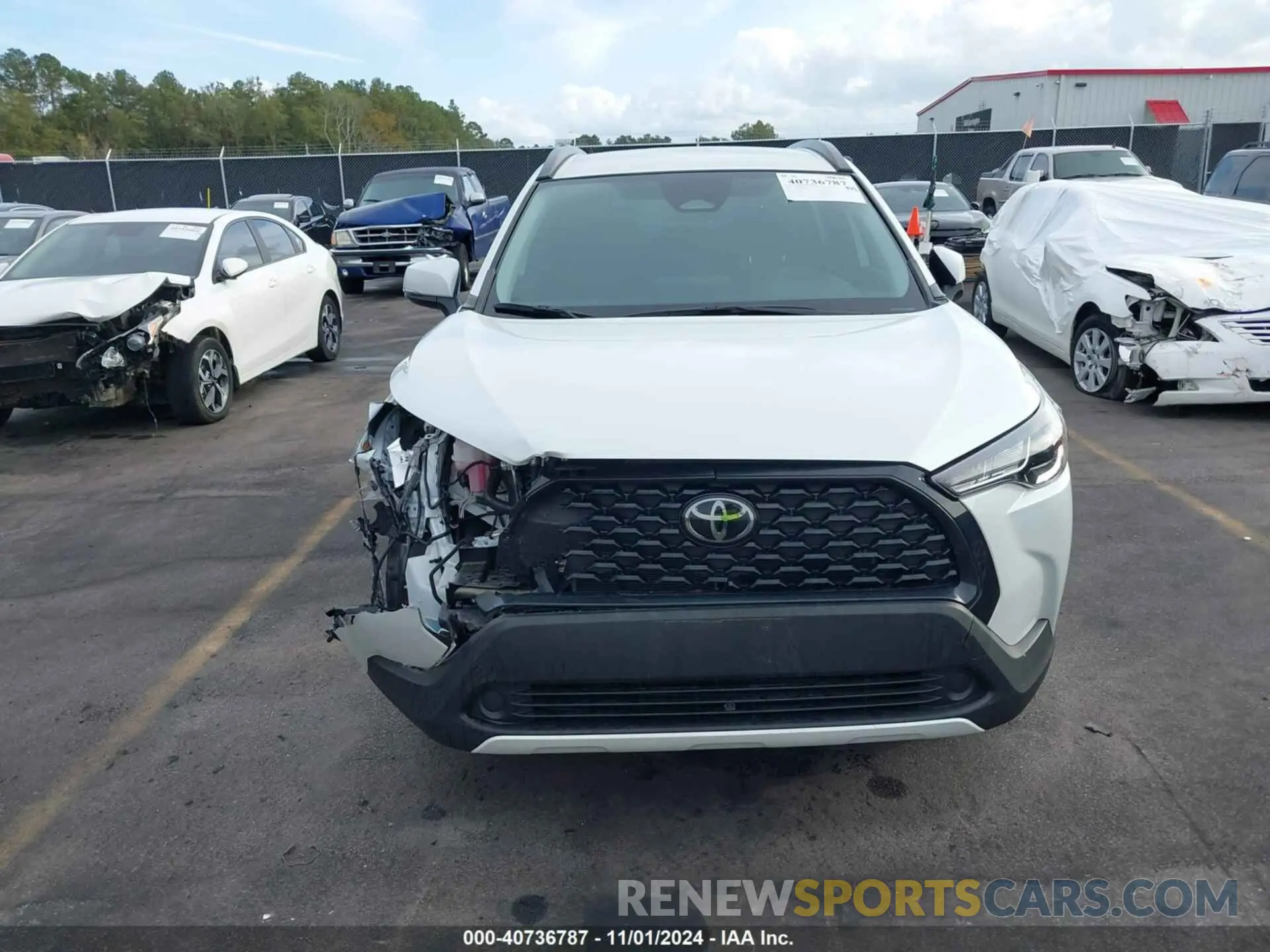 12 fotografías del automóvil dañado 7MUCAAAG4PV042440 TOYOTA COROLLA CROSS 2023