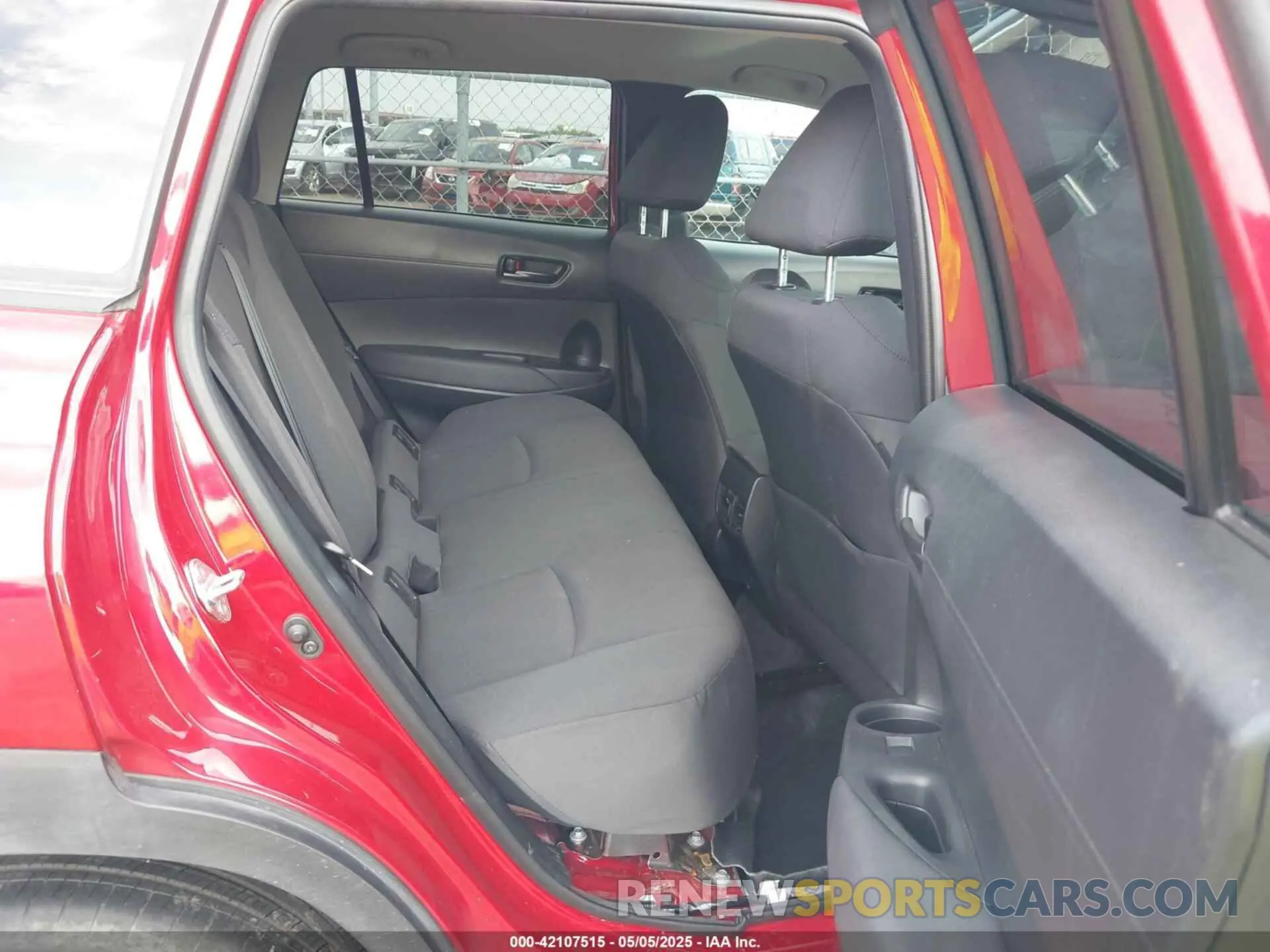 8 fotografías del automóvil dañado 7MUCAAAG4PV047301 TOYOTA COROLLA CROSS 2023
