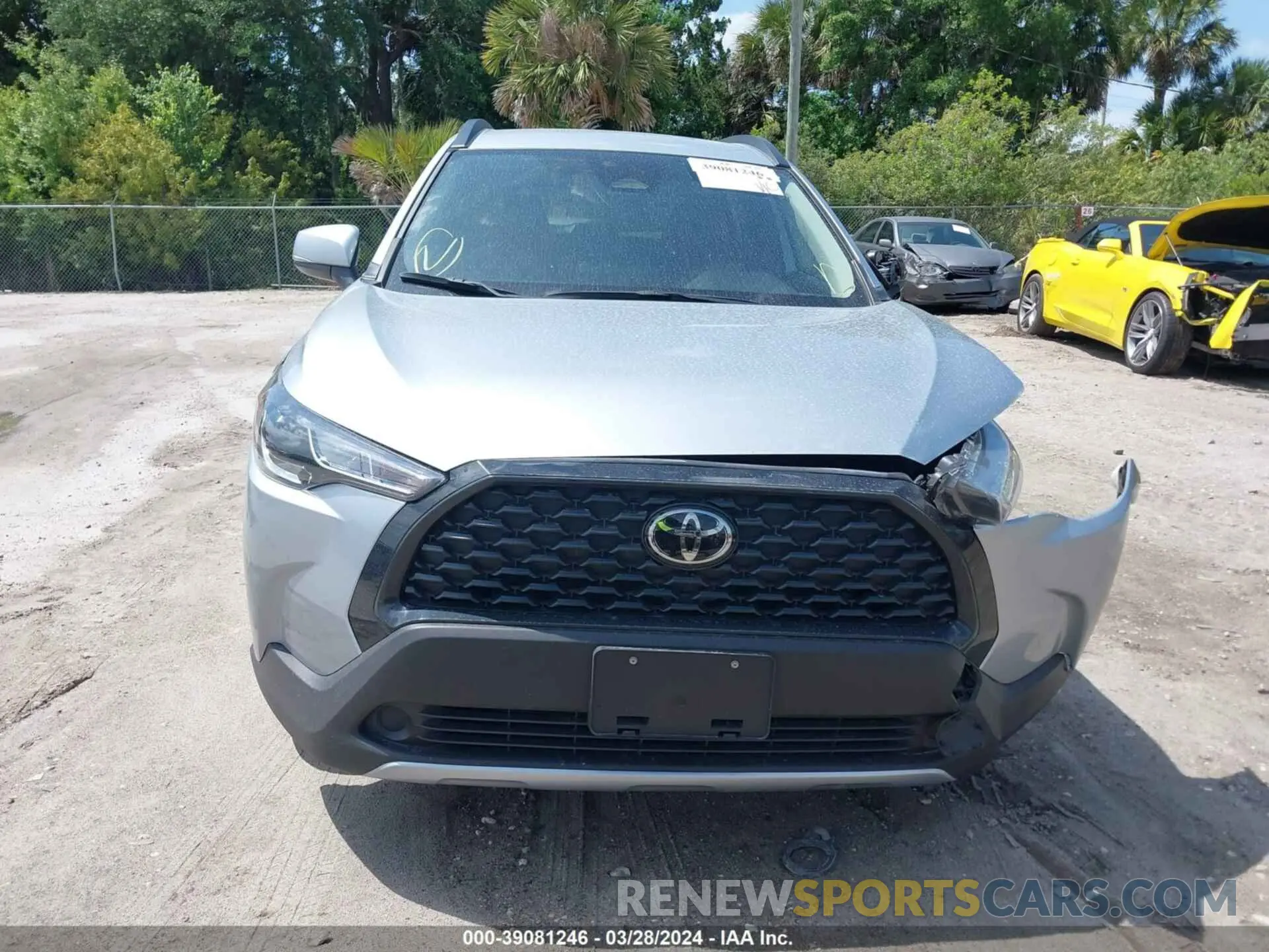 12 fotografías del automóvil dañado 7MUCAAAG4PV057973 TOYOTA COROLLA CROSS 2023
