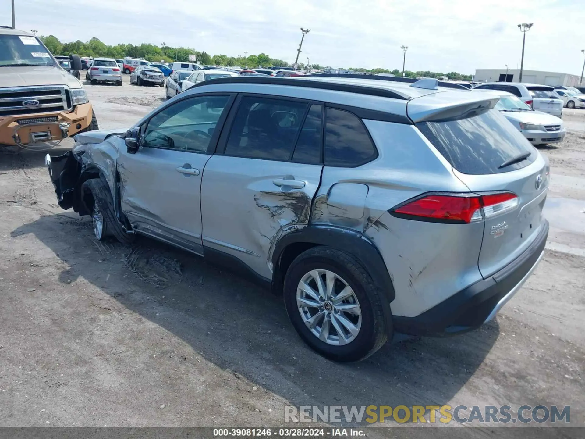 3 fotografías del automóvil dañado 7MUCAAAG4PV057973 TOYOTA COROLLA CROSS 2023
