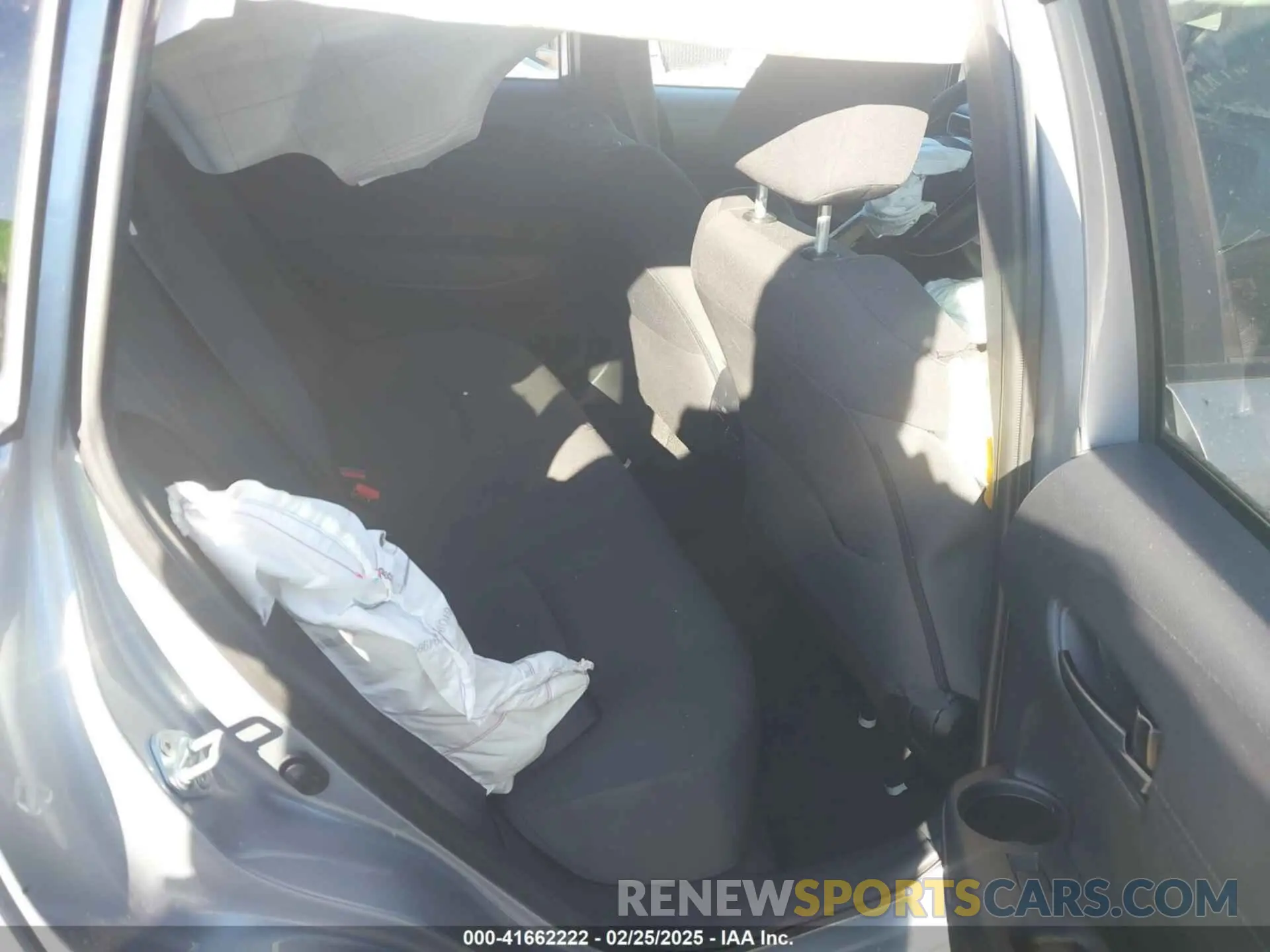 8 fotografías del automóvil dañado 7MUCAAAG5PV051857 TOYOTA COROLLA CROSS 2023