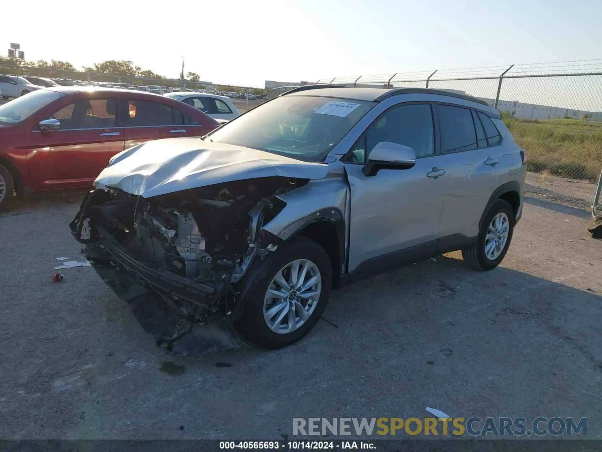 2 fotografías del automóvil dañado 7MUCAAAG5PV053513 TOYOTA COROLLA CROSS 2023