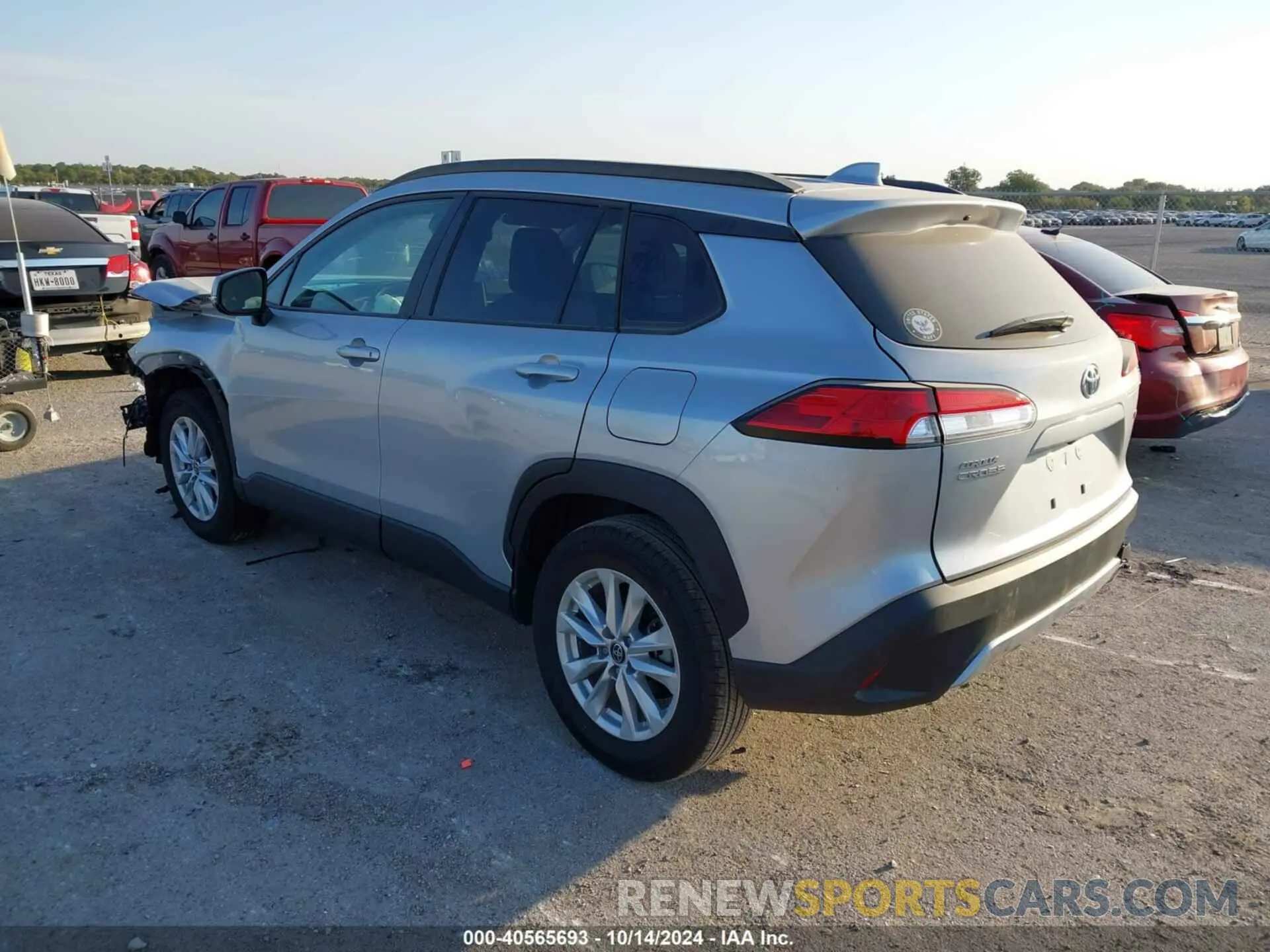 3 fotografías del automóvil dañado 7MUCAAAG5PV053513 TOYOTA COROLLA CROSS 2023