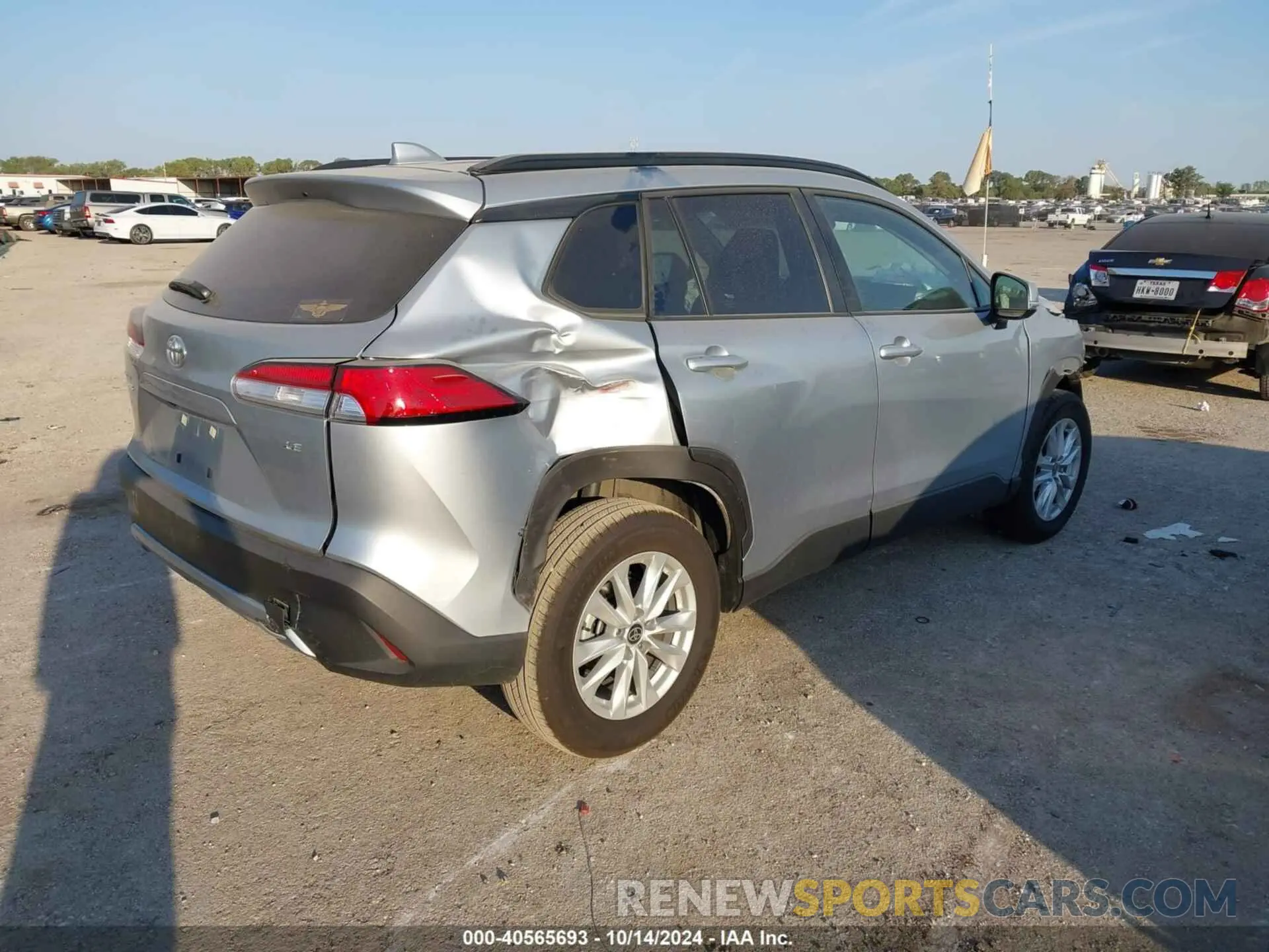 4 fotografías del automóvil dañado 7MUCAAAG5PV053513 TOYOTA COROLLA CROSS 2023