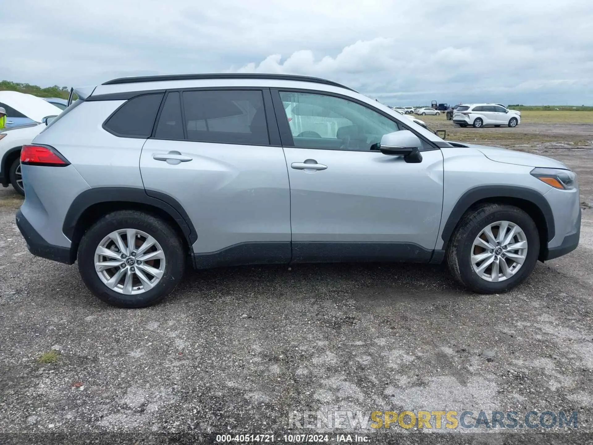 13 fotografías del automóvil dañado 7MUCAAAG6PV040916 TOYOTA COROLLA CROSS 2023
