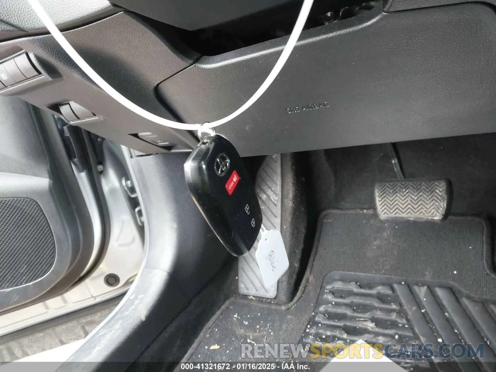 11 fotografías del automóvil dañado 7MUCAAAG6PV056131 TOYOTA COROLLA CROSS 2023