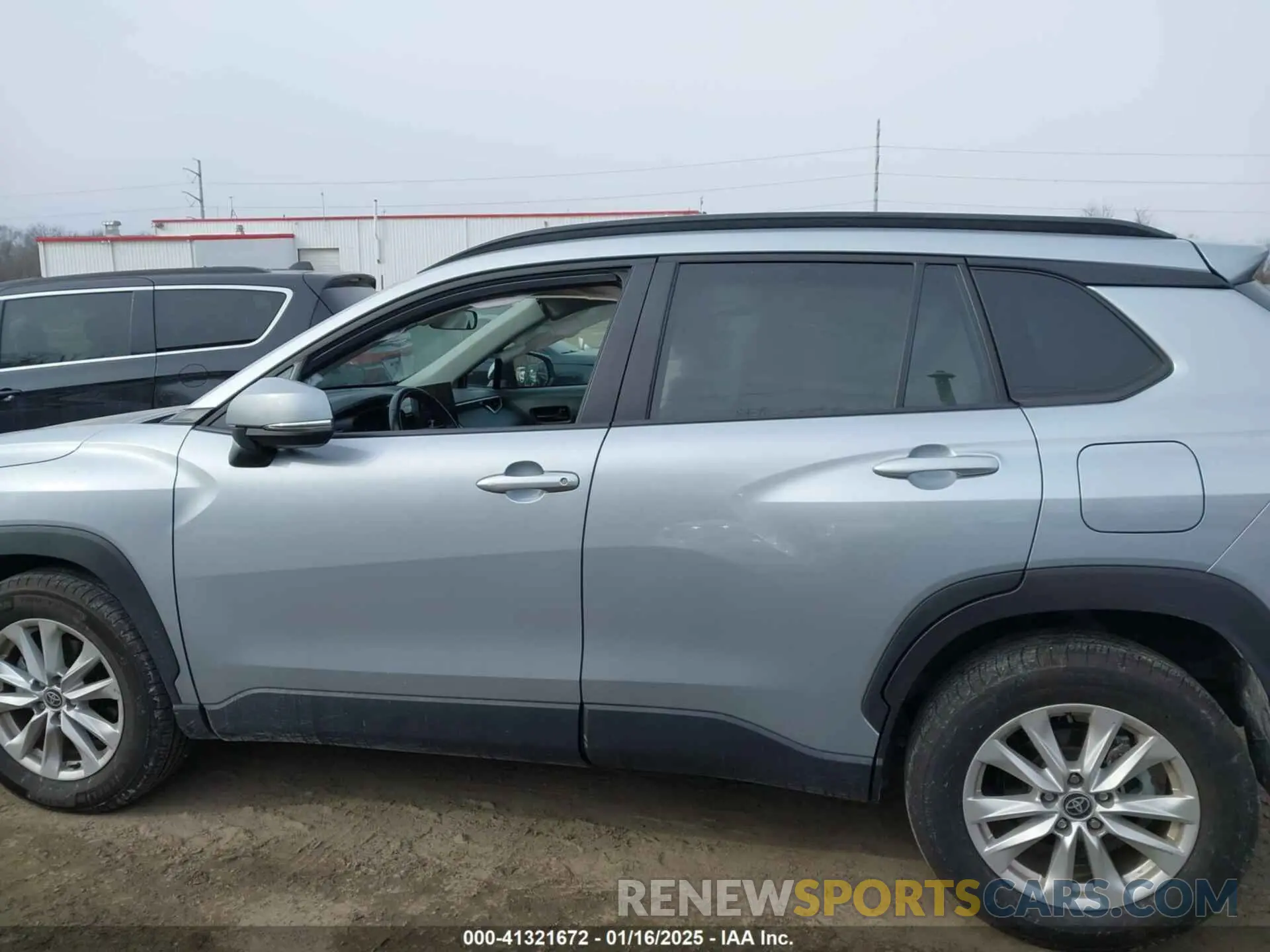 14 fotografías del automóvil dañado 7MUCAAAG6PV056131 TOYOTA COROLLA CROSS 2023