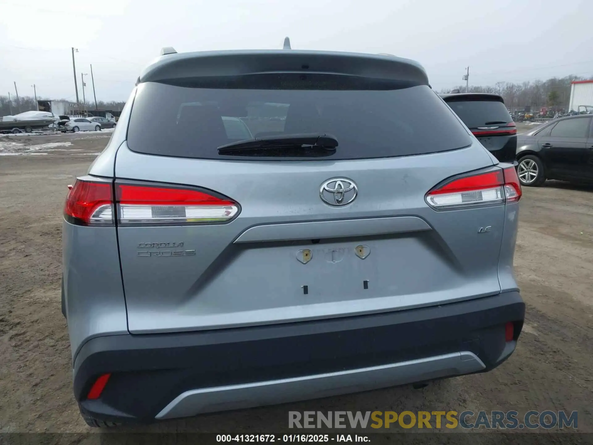 16 fotografías del automóvil dañado 7MUCAAAG6PV056131 TOYOTA COROLLA CROSS 2023