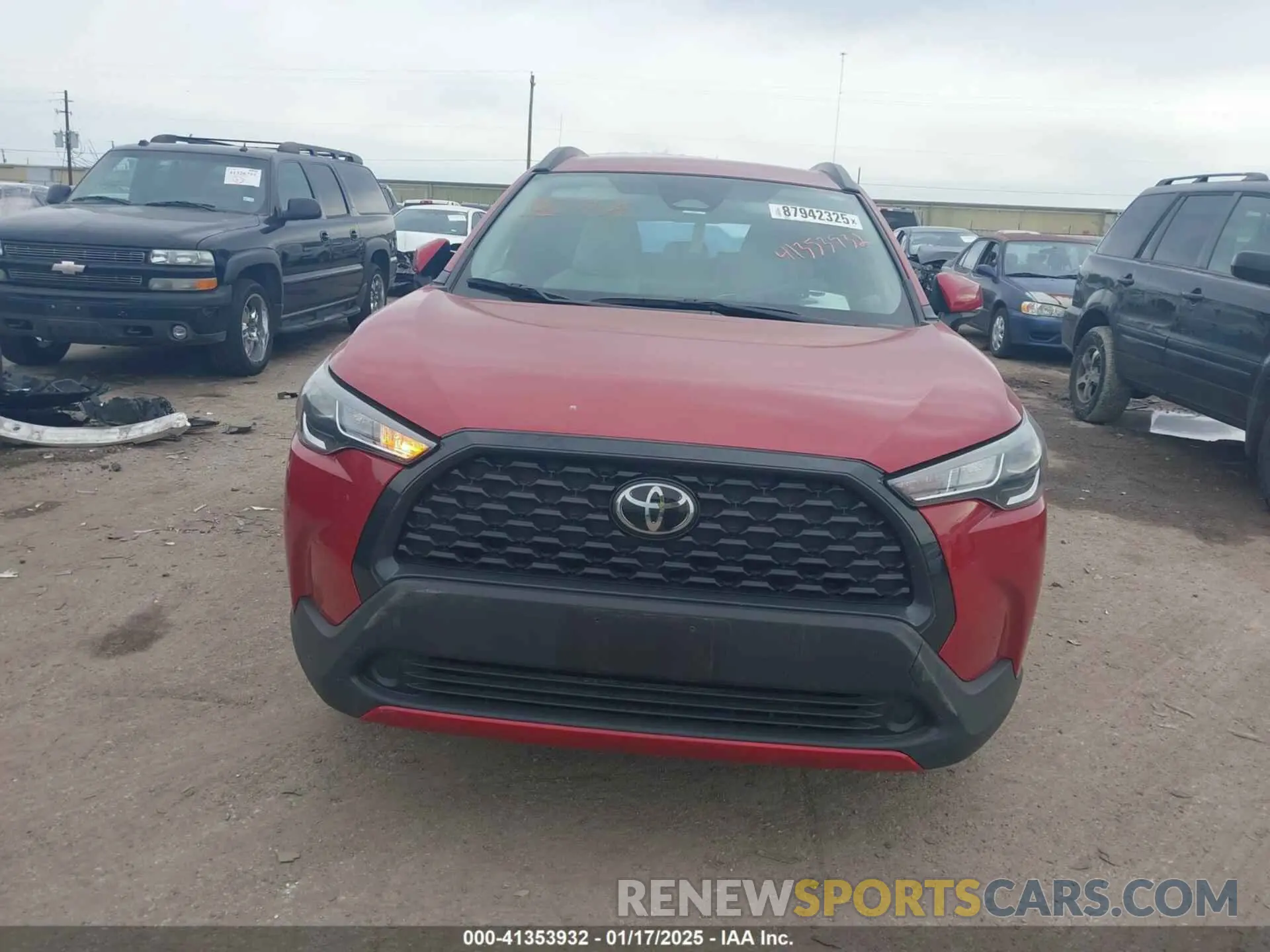13 fotografías del automóvil dañado 7MUCAAAG9PV061534 TOYOTA COROLLA CROSS 2023