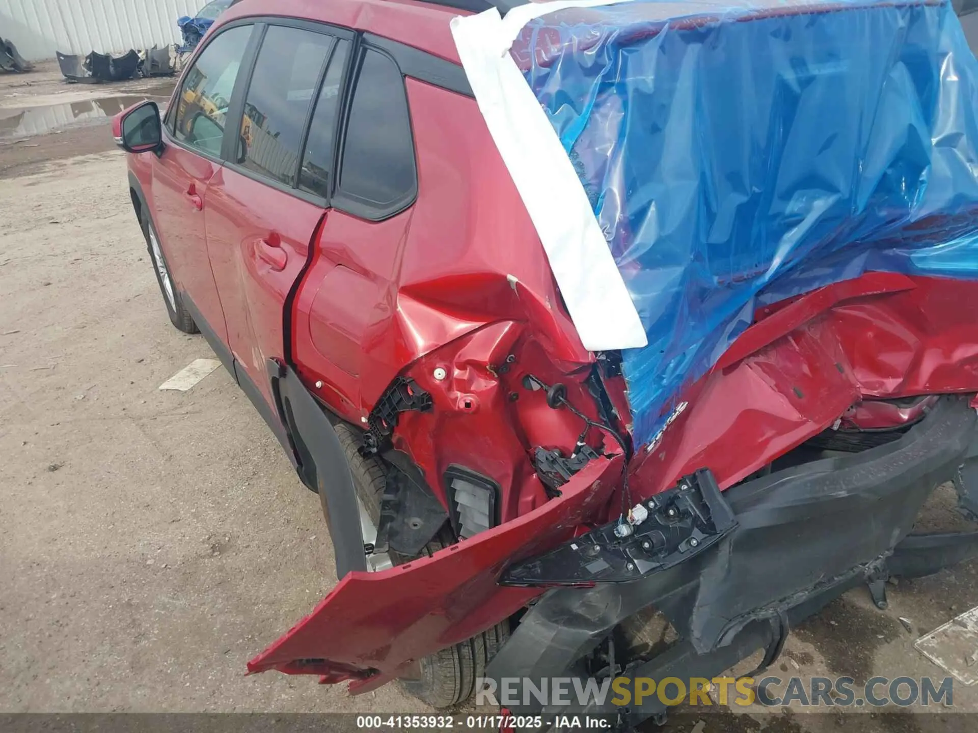 6 fotografías del automóvil dañado 7MUCAAAG9PV061534 TOYOTA COROLLA CROSS 2023