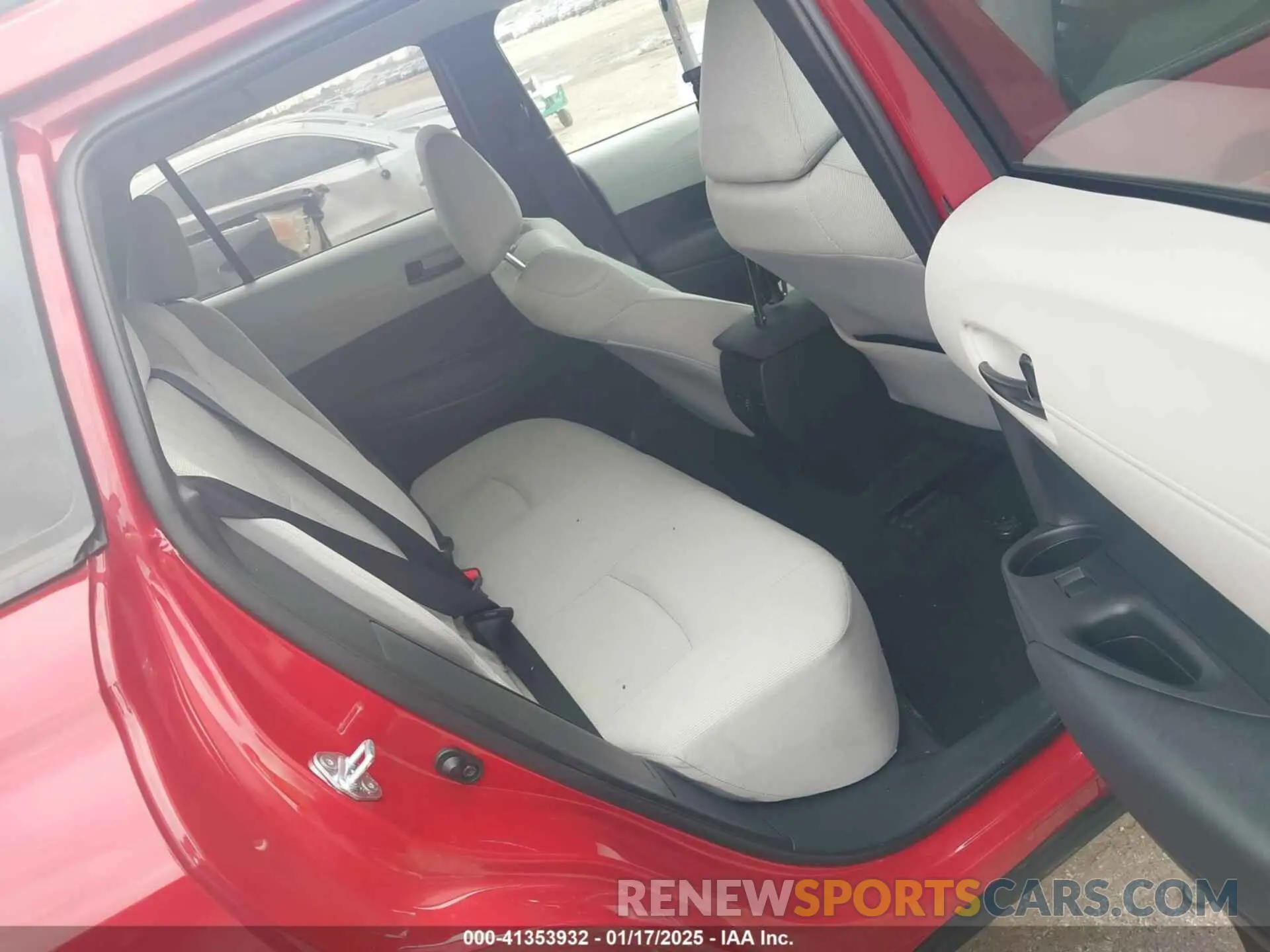 8 fotografías del automóvil dañado 7MUCAAAG9PV061534 TOYOTA COROLLA CROSS 2023