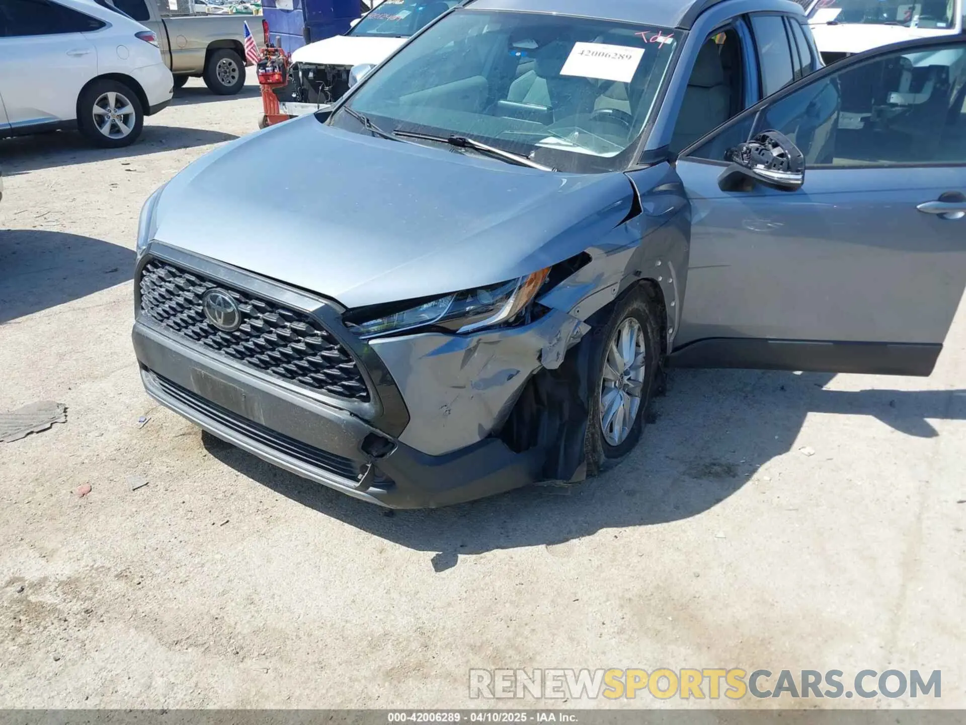 6 fotografías del automóvil dañado 7MUCAAAGXPV045651 TOYOTA COROLLA CROSS 2023